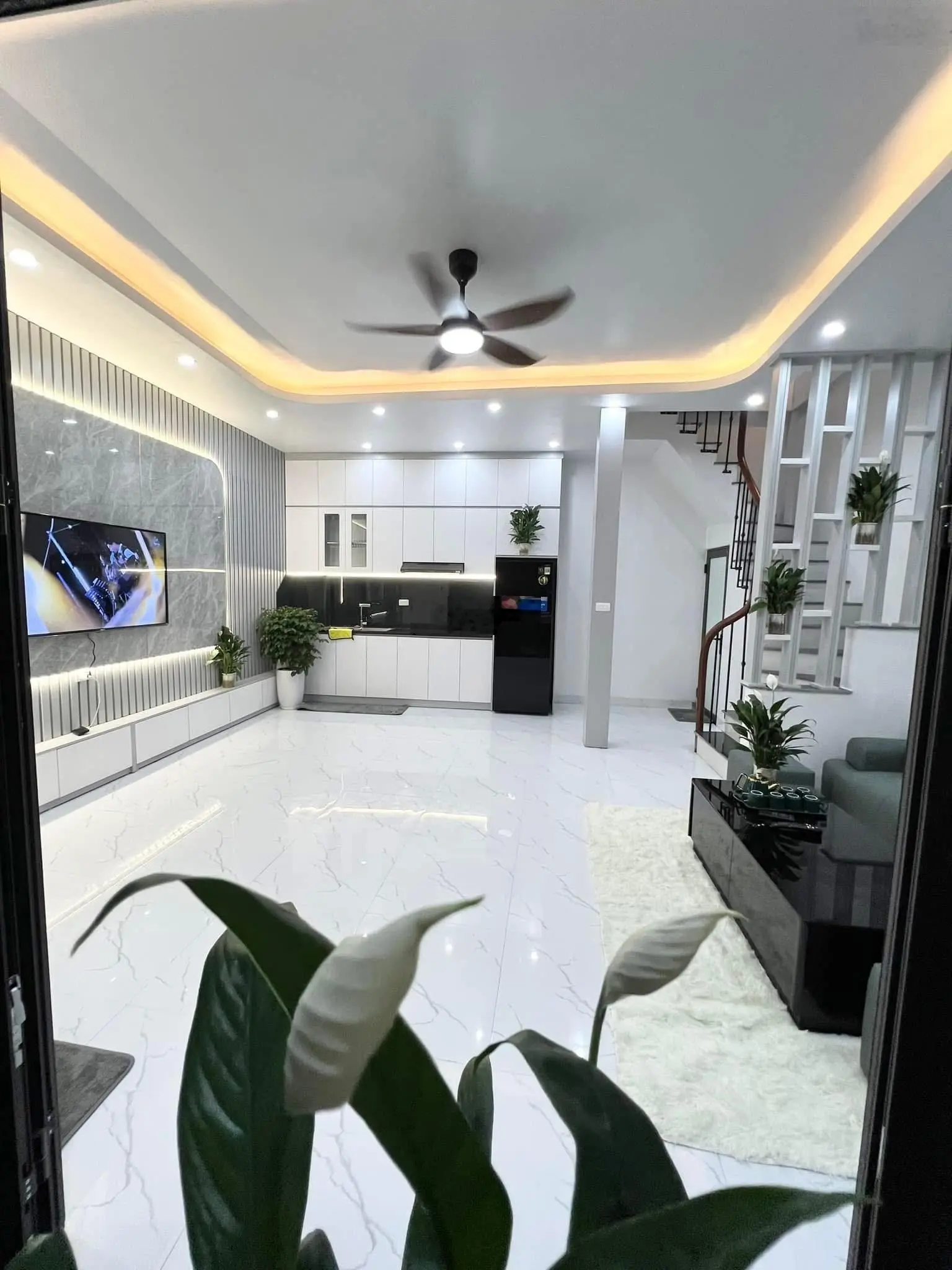42m x 6 Tầng - nhà đẹp như khách sạn - Sổ đỏ vuông nét phố Khâm Thiên- Trung Phụng - Đống Đa .