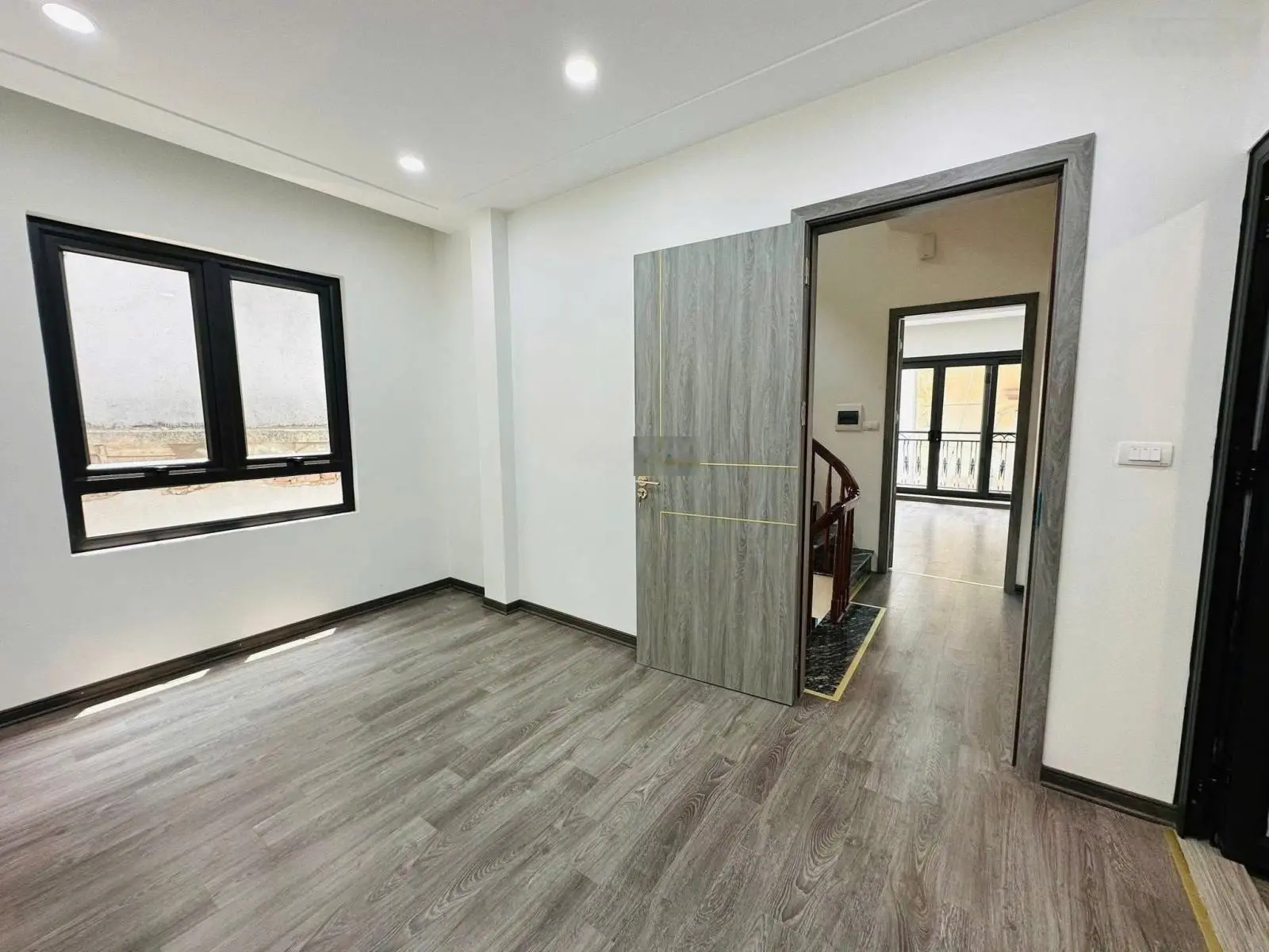 Chỉ ~ 6.6 tỷ! Nhà phân lô Hồ Tùng Mậu. DT 35m2* 5 tầng, MT siêu rộng. Ngõ thông, 3 bước ra mặt phố