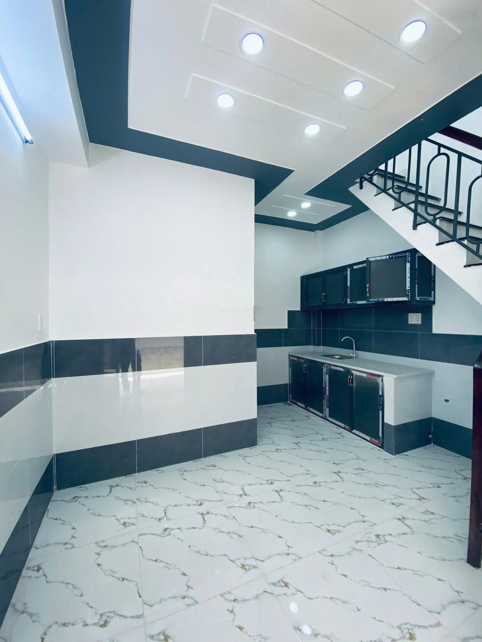 Bán Nhà riêng tại 1 sẹt Đường 824, giá 595 triệu, 60m2 , 1 trệt 1 lửng 1 lầu , KDC hiện hữu