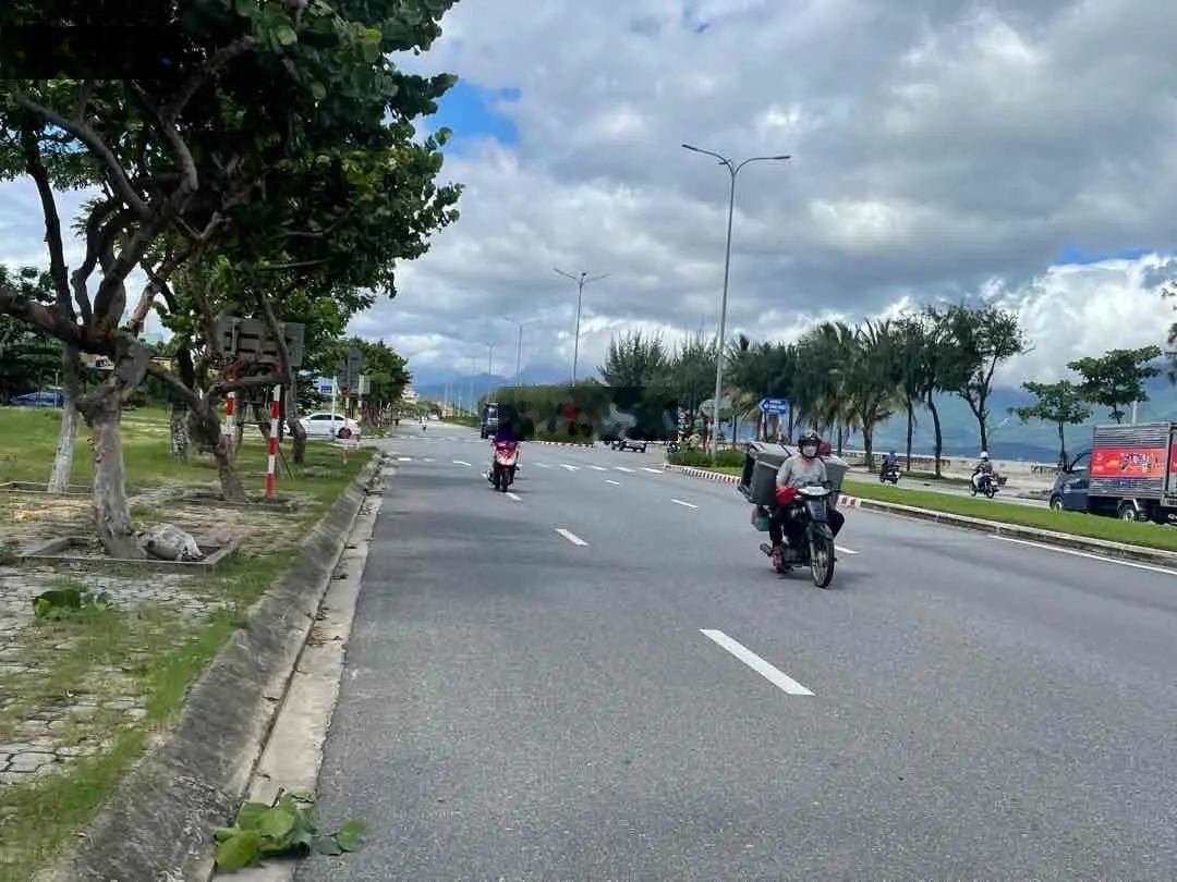 Ngân hàng thanh lý lô đất mặt tiền đường Lê Thiệt cách biển Nguyễn Tất Thành chỉ 300m.LH 0931 934 ***
