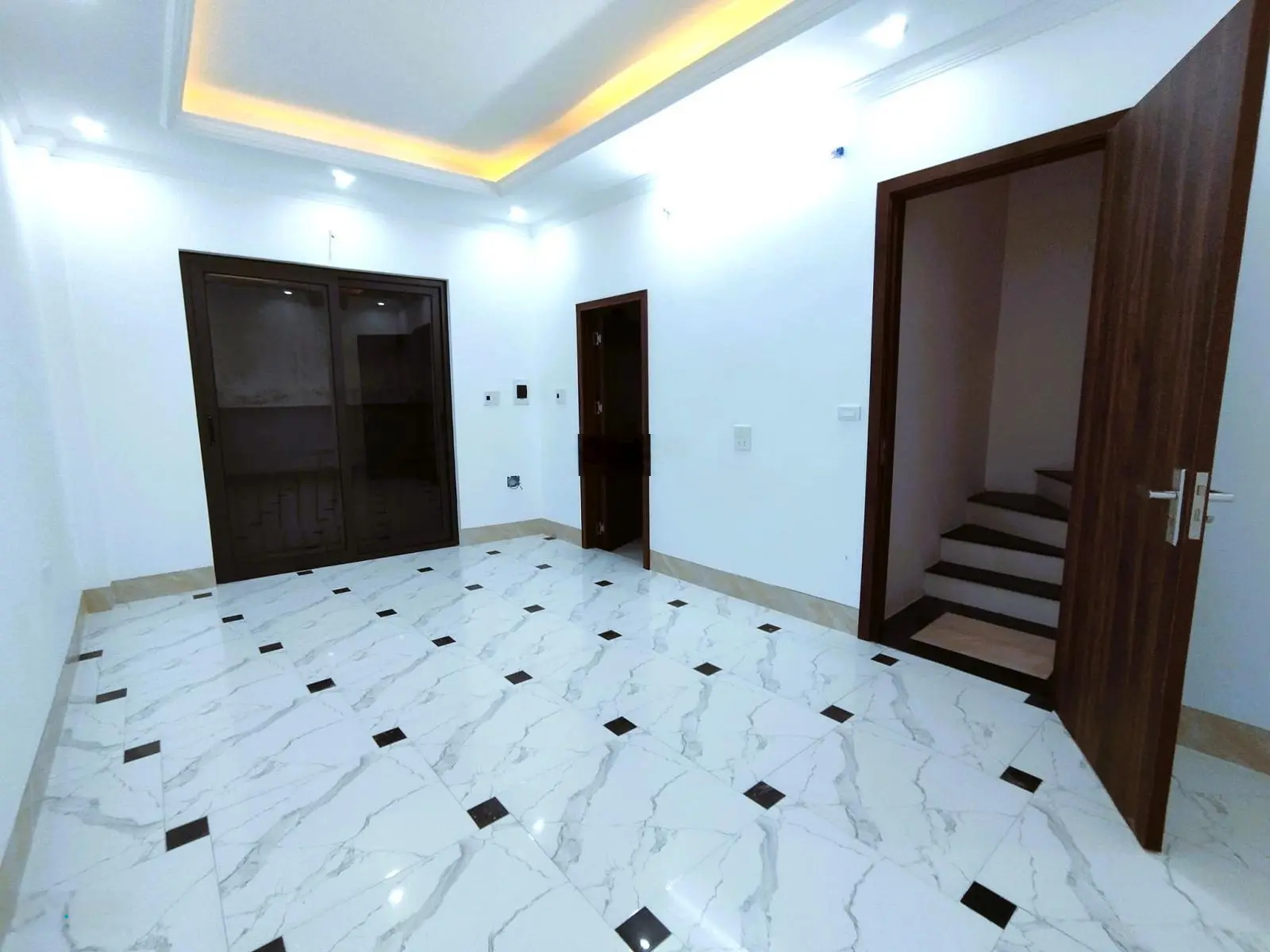 4.95 tỷ-5 tầng mới-20m ra ô tô-khuyến lương-yên sở-tam trinh