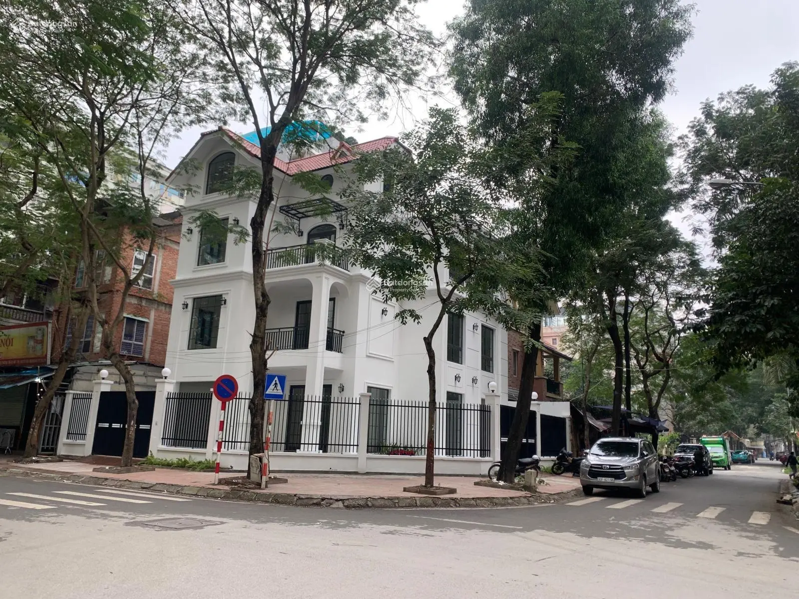 Bán biệt thự Mỹ Đình 2 diện tích 130 m ,180 m , 200 m , 220 m đẹp nhất mới nhất giá rẻ.