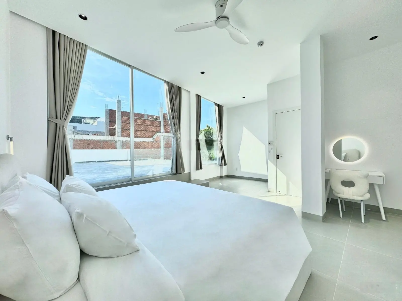 Siêu phẩm villa nghỉ dưỡng 3 MT 2600m2, mới, cạnh sông Hàn, công viên riêng, hồ bơi 50m2, full NT