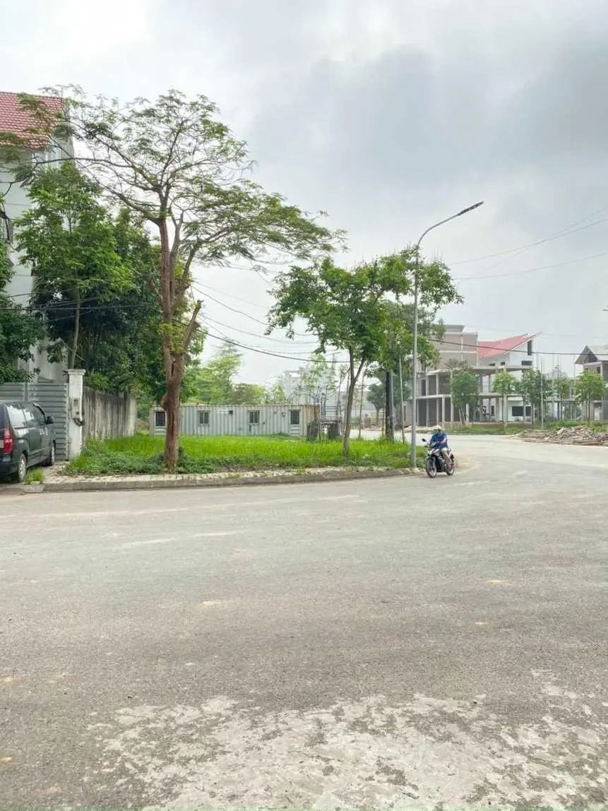 Qũy căn biệt thự NGÔI NHÀ MỚI rao bán mới nhất: 200m2, 250m2, 300m2, 500m2. Liên hệ: 0962 204 ***
