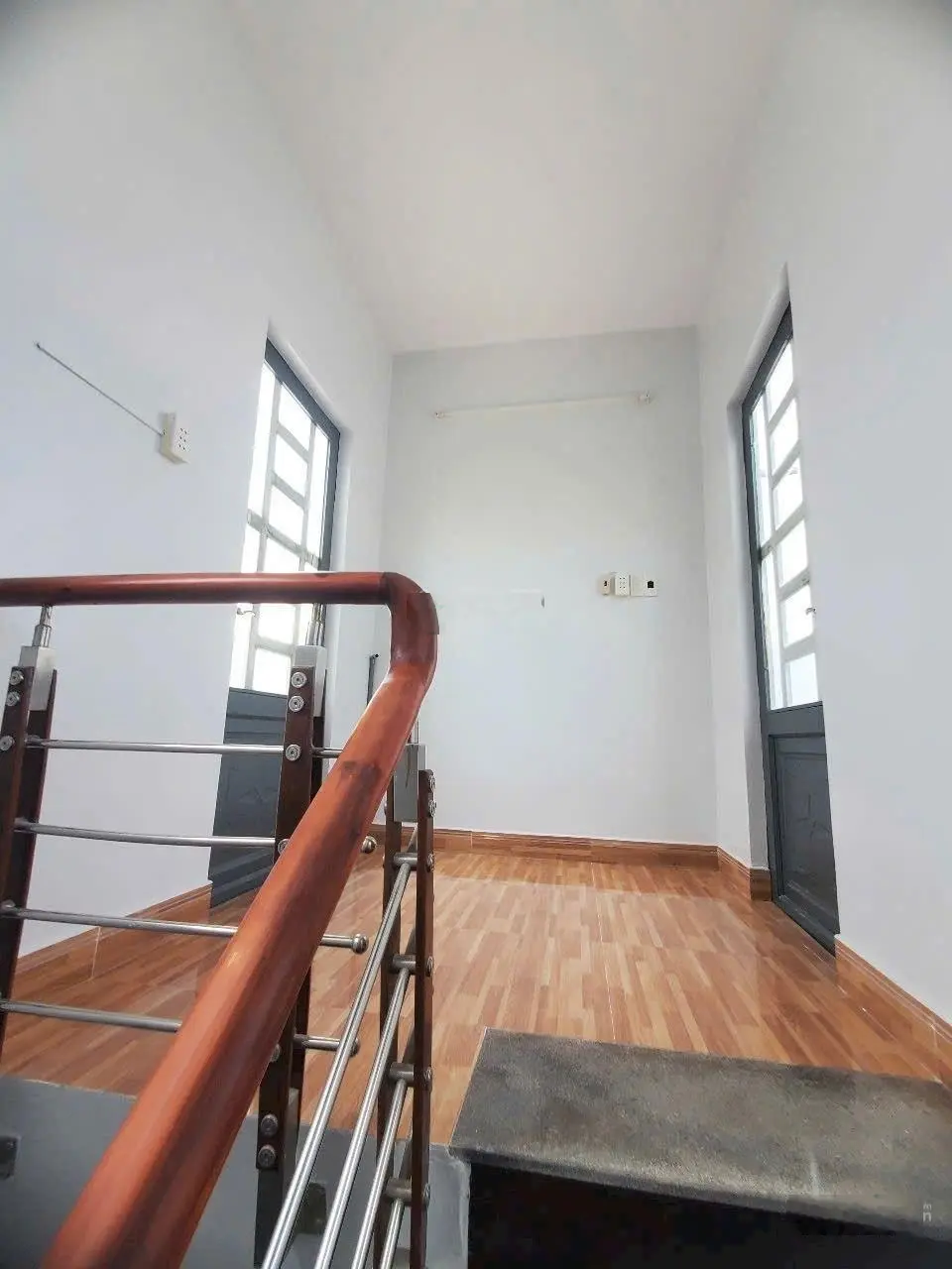 Bán nhà 4 tầng mặt tiền hẻm 67 Đào Tông Nguyên. Hẻm xe hơi 6 m thông tứ phía. Giá 5.3 tỷ tl