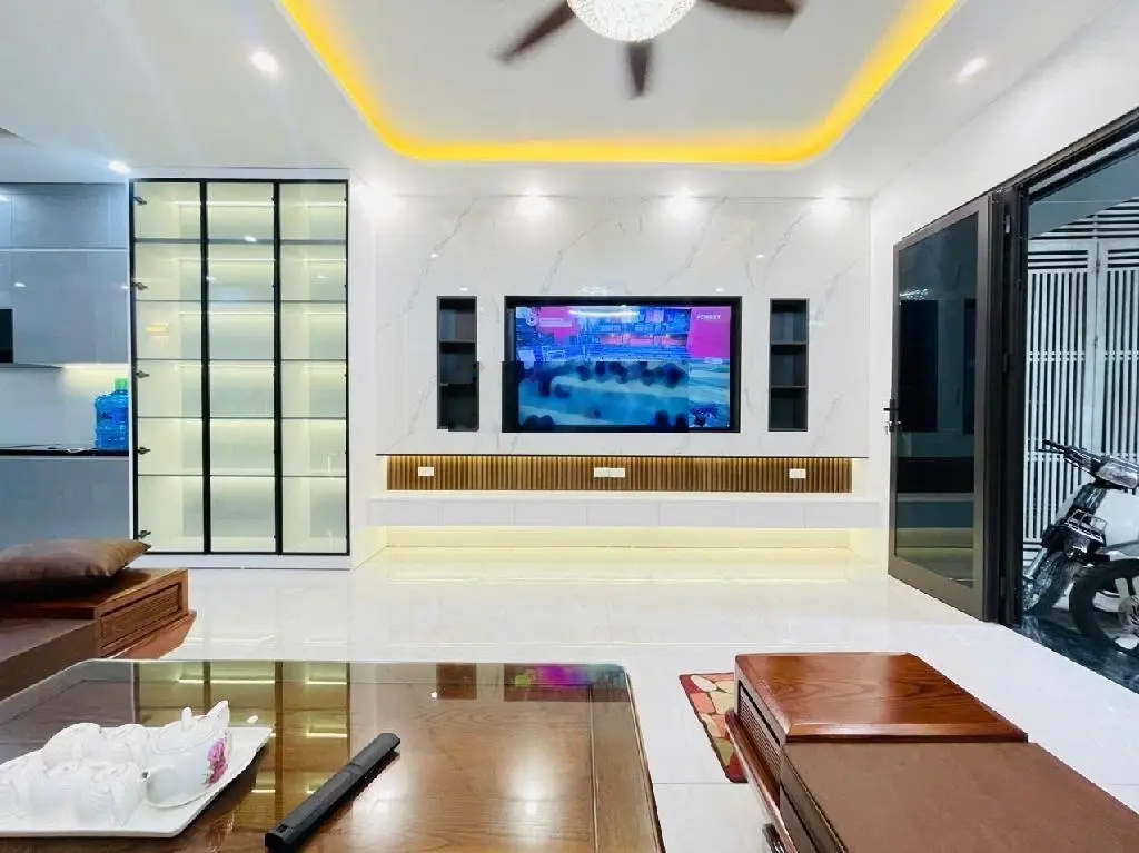 Chính chủ cần bán nhà Hoàng Mai - Đền Lừ 68 m2 - 5 tầng thang máy - full nội thất - sổ đỏ nở hậu