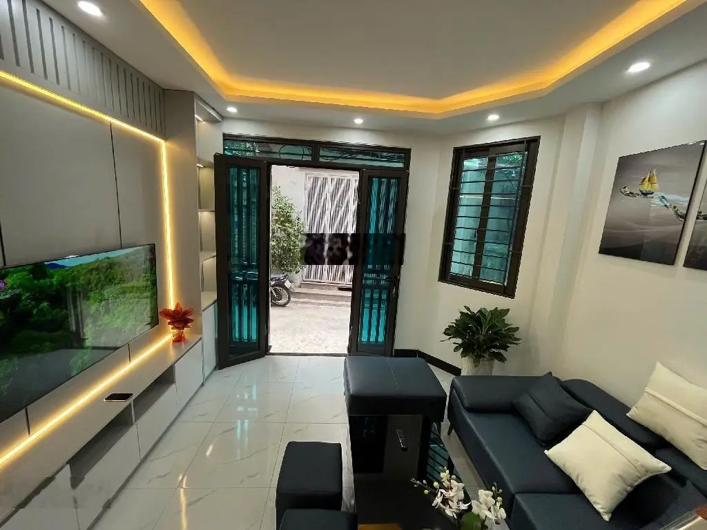 Bán nhà Ngọc Trục . lô góc , gần ôtô, sát phố . an sinh đỉnh