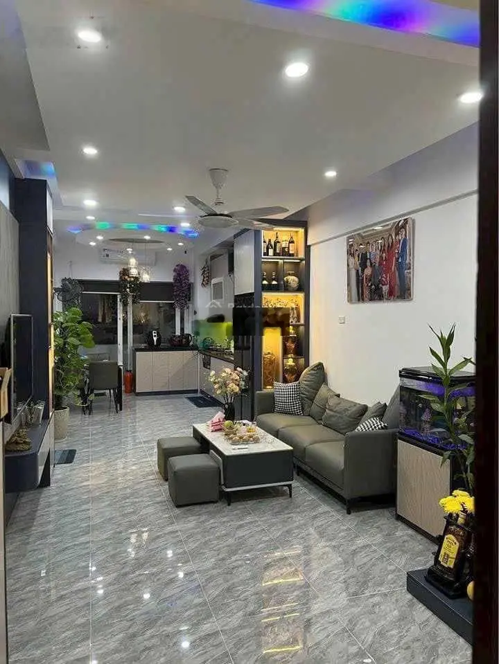 Bán căn hộ full đồ 81m2 giá nhỉnh 3.9 tỷ đẹp long lanh ban công Đông Nam