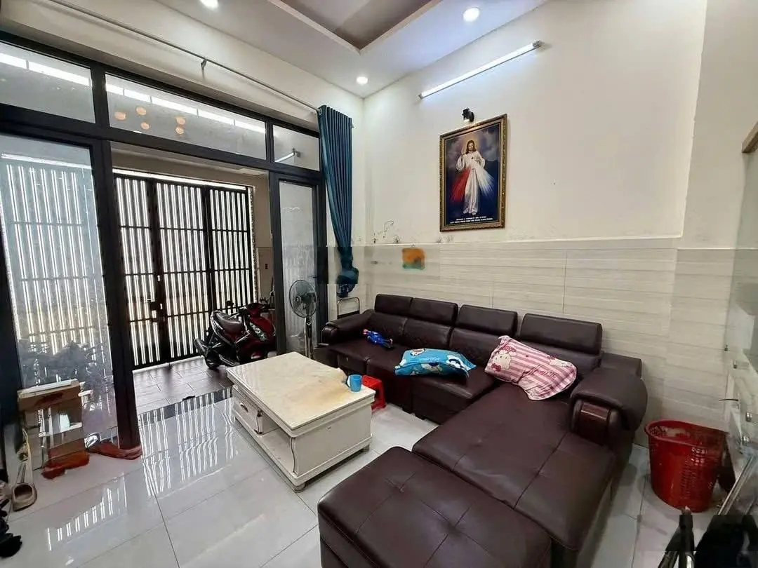 Bán nhà 1 trệt 2 lầu phường Linh Đông giá 5,8 tỷ sổ hồng riêng hoàn công đường xe tải