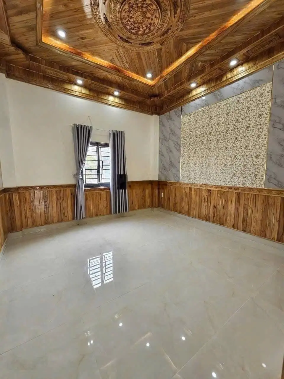 Chỉ 5,7 tỷ
Nhà 1 trệt 2 lầu ốp gỗ đẹp mặt tiền đường Huỳnh Tấn Phát, Đông Hòa, Dĩ An Dt : 131m