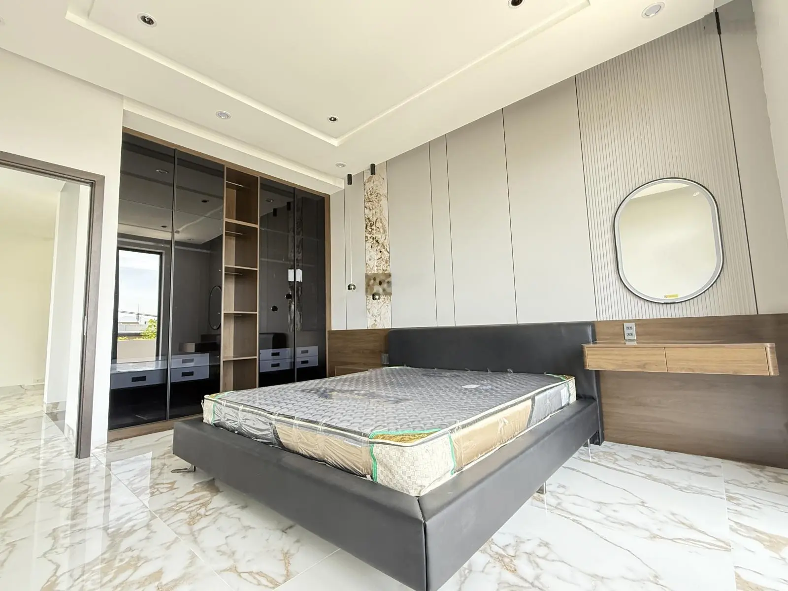 CHÍNH CHỦ BÁN GẤP Nhà 4 Tầng Góc 2 Mặt Tiền Đường 10m5 , Có Thang Máy Khái Thác Doanh Thu Tốt