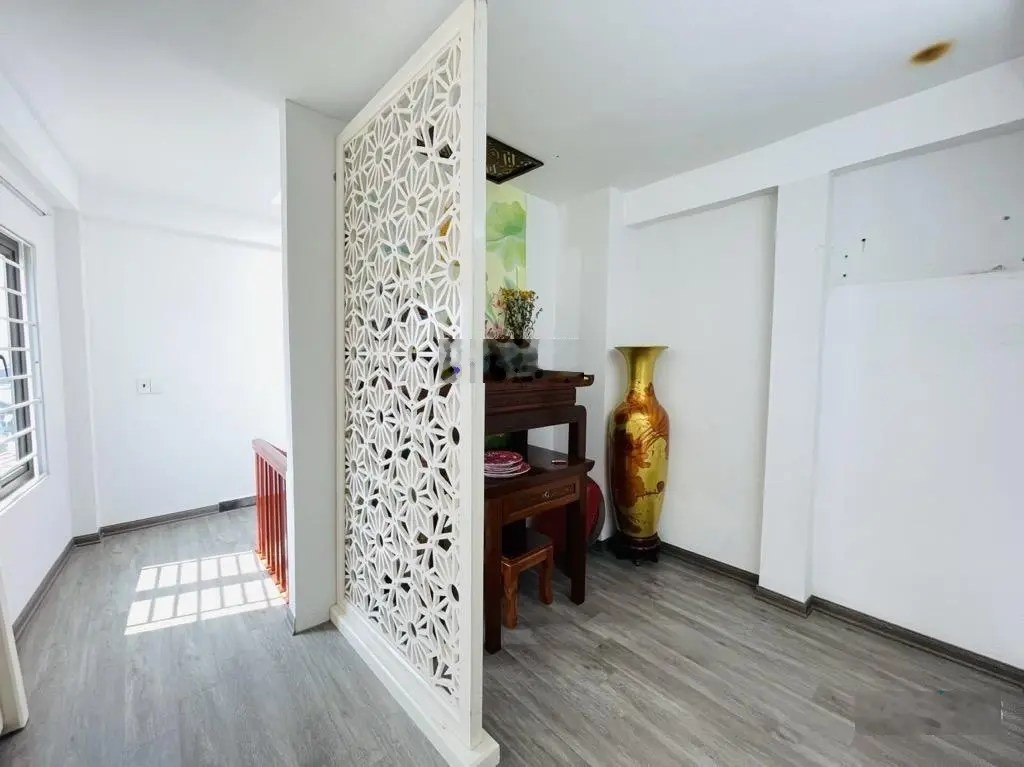 Nhà đẹp khu trung tâm Cổ Linh, mặt ngõ xe tải, xe 7 chỗ thông, ô tô vào nhà - 60m2 - 6,7 tỷ
