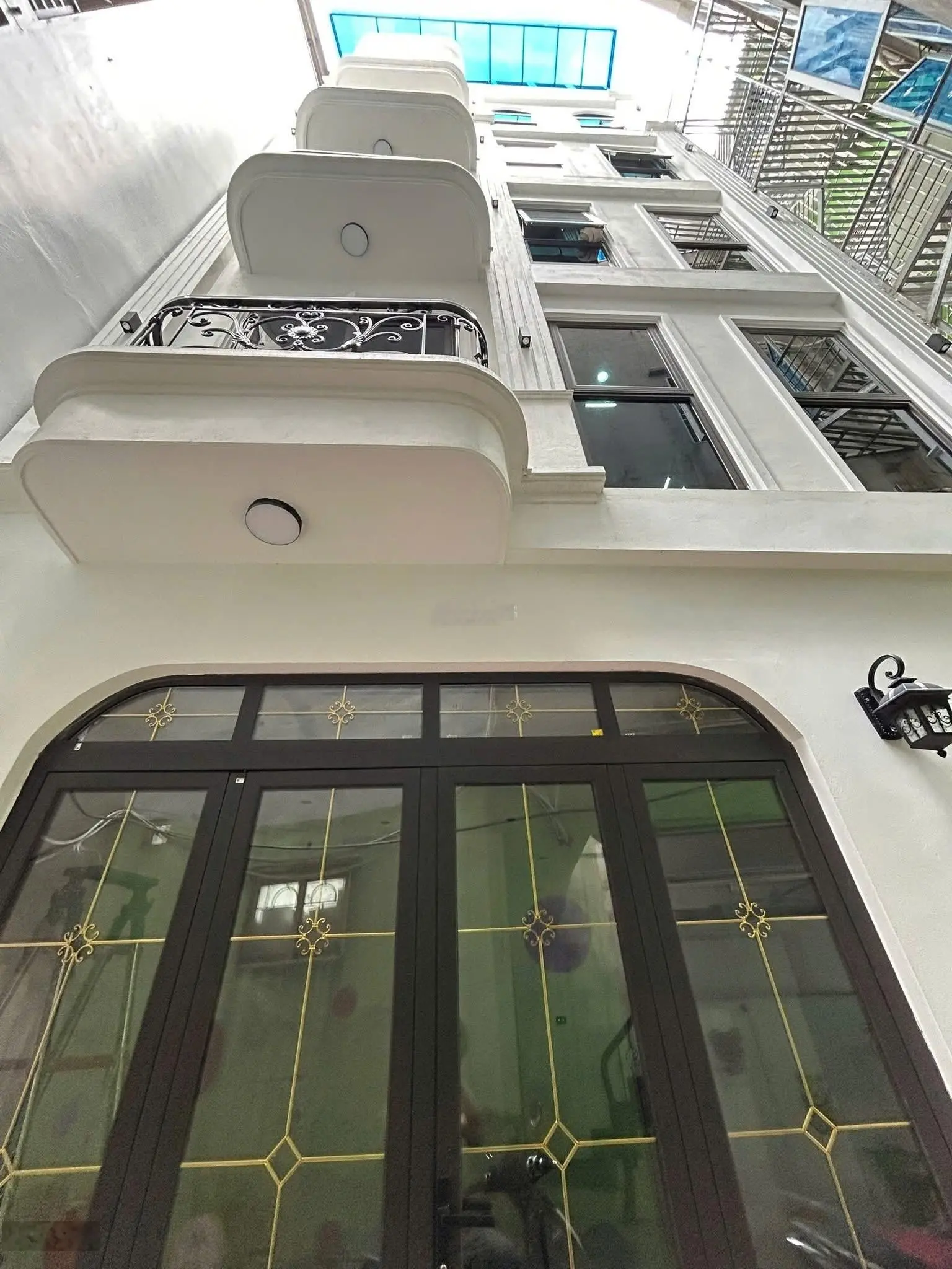 Chín chủ bán nhà 6 tầng thang máy xây mới tại Mễ Trì Miếu Đầm