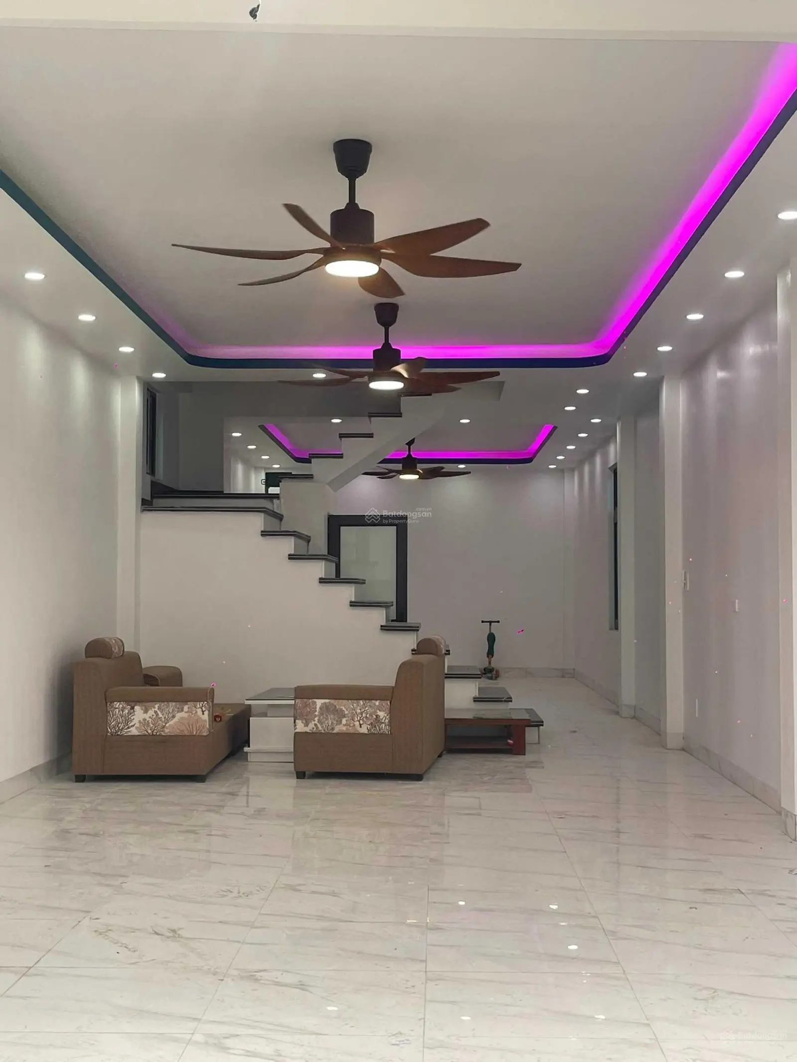 Bán nhà mới xây, Quang Minh, Mê Linh, 65m2, 2 tầng, mt 4,8m, đường 2 ô tô tránh nhau, sđcc, 2,9 tỷ