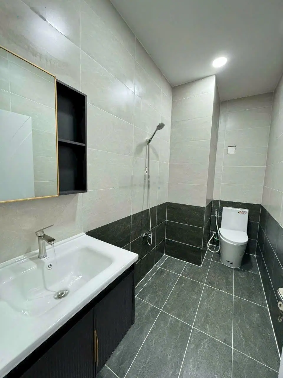 Nhà 4.5x14.5m gần Nguyễn Thị Thập - Q7. Giá 5.49 tỷ. Hẻm xe hơi 5m. Xây 2 tầng sổ riêng biệt