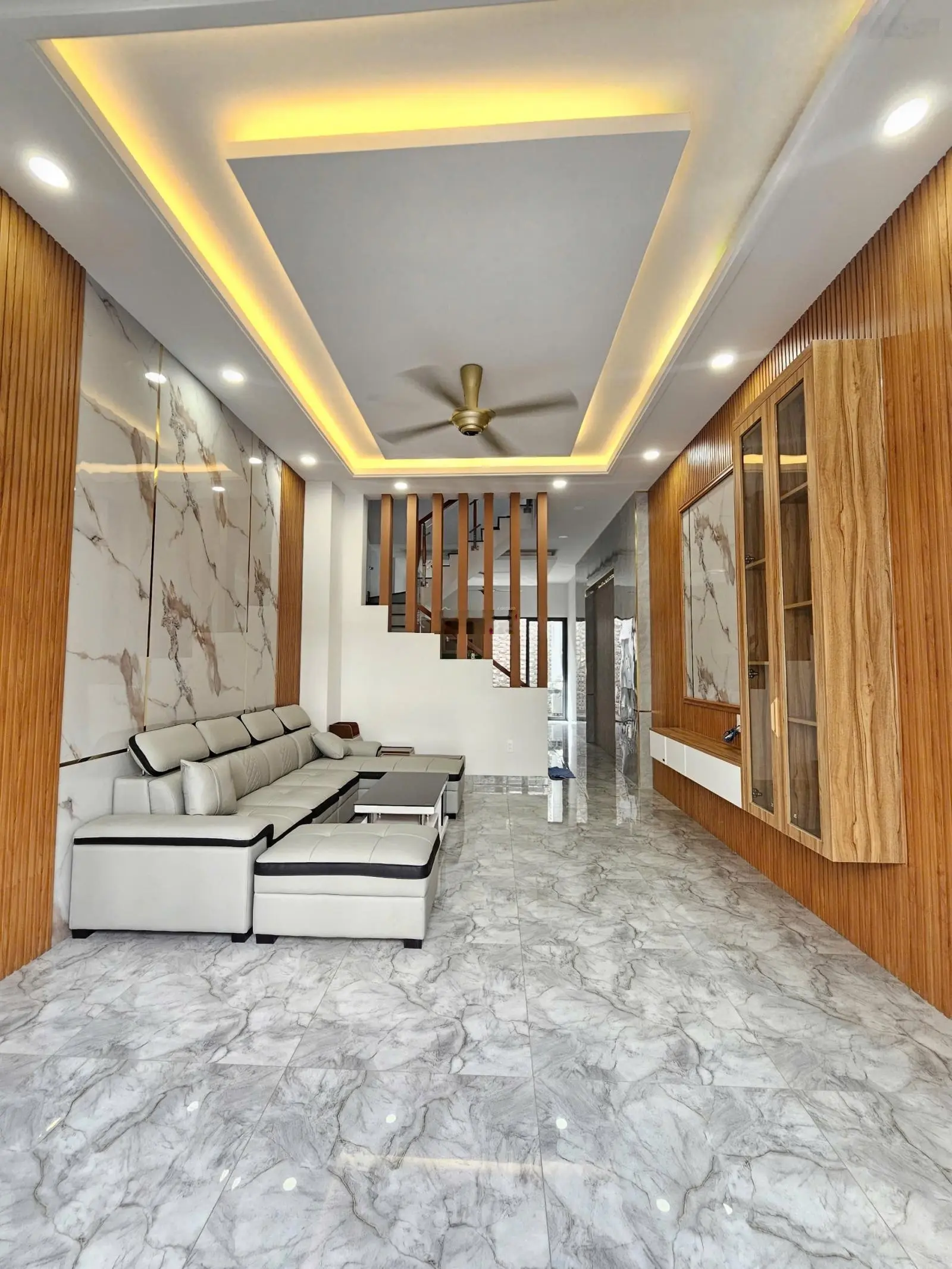 Nhà Phố Rẻ: 3Tỷ950_ Nhà 1 Trệt 2 Lầu Đầy Đủ Nội Thất KDC Gần Ngã Tư Miếu Ông Cù, TP.Thuận An