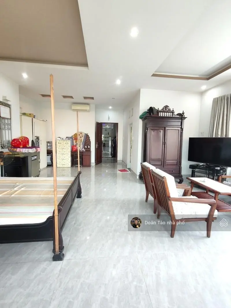 Ngộp bank giảm chào 15 tỷ chỉ còn 37 tỷ - biệt thự mặt tiền Kinh Dương Vương 267m2, 5T thang máy