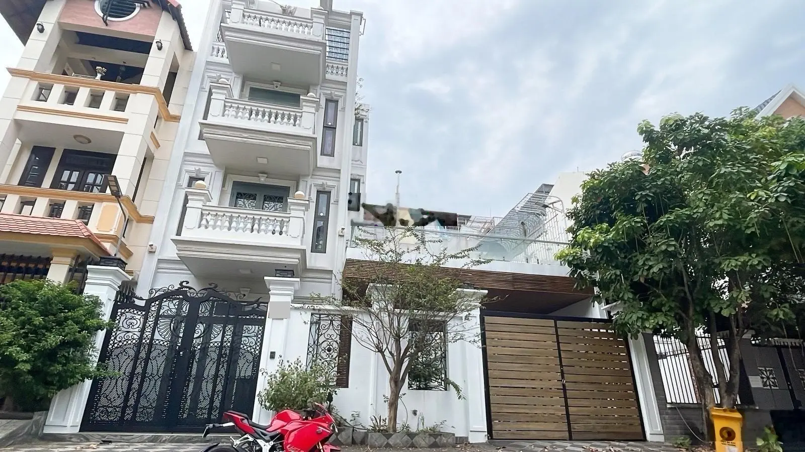Biệt thự đẳng cấp thượng lưu, khu bên sông Hiệp Bình Chánh, 114m2 x 5 tầng, có gara ô tô. 16.5 tỷ.