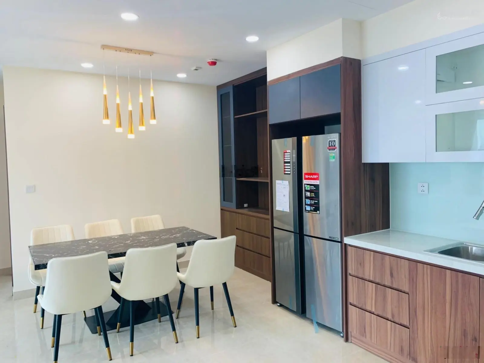 Bán gấp căn hộ cao cấp 98m2- 3 phòng ngủ, hướng siêu mát, giá siêu tốt tại golden park tower.