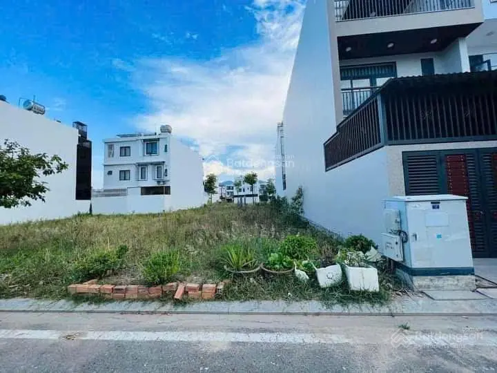 Cần tiền bán nhanh lô đất thổ cư đường Bà Triệu, Thị Trấn Hóc Môn 100m2 giá 1 tỷ 450 sổ hồng riêng