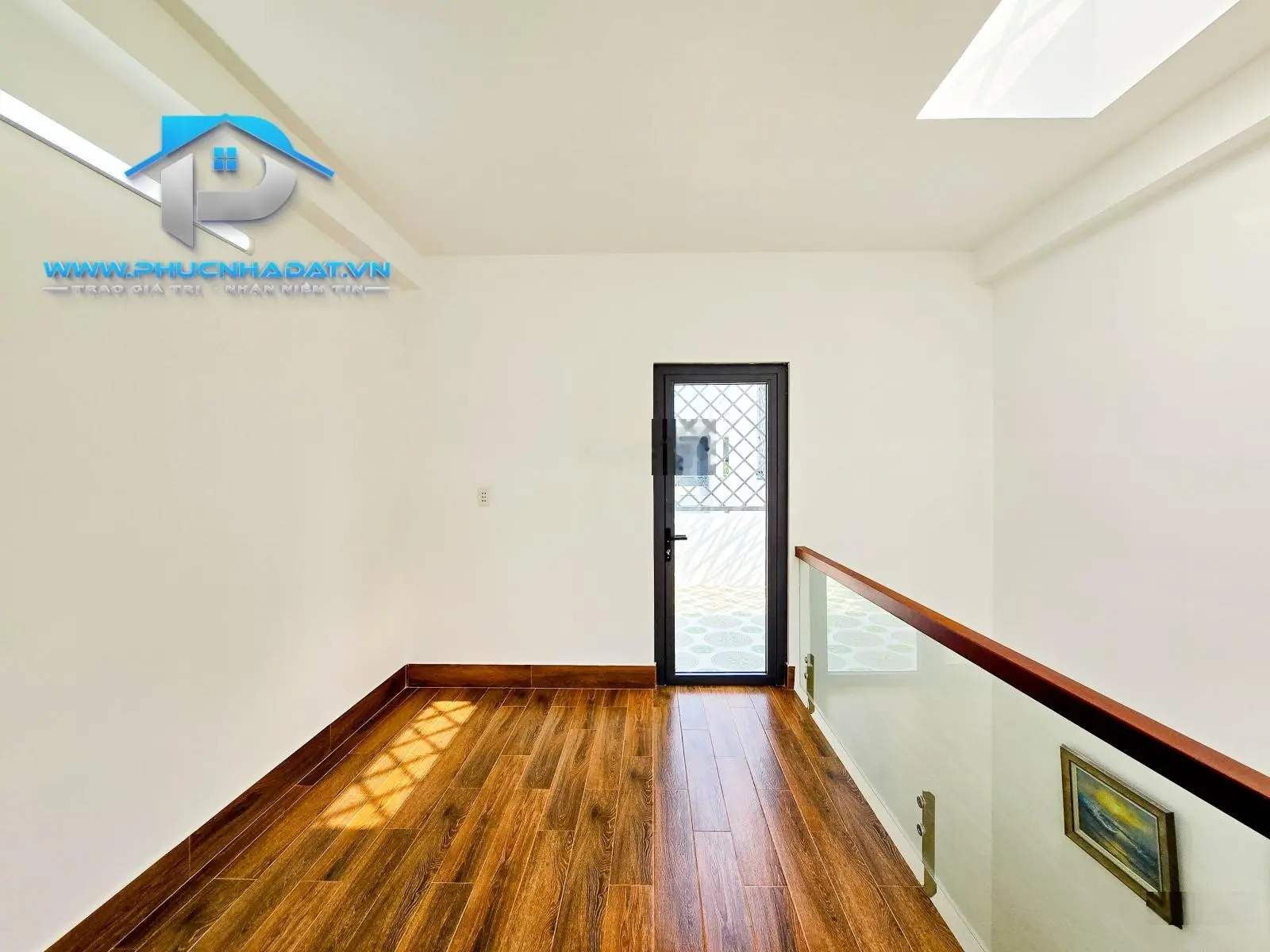 Bán nhà phố hiện đại xe hơi để trong nhà khu dân cư The Sun Residence Nhà Bè - 6.4 tỷ, 4x13m