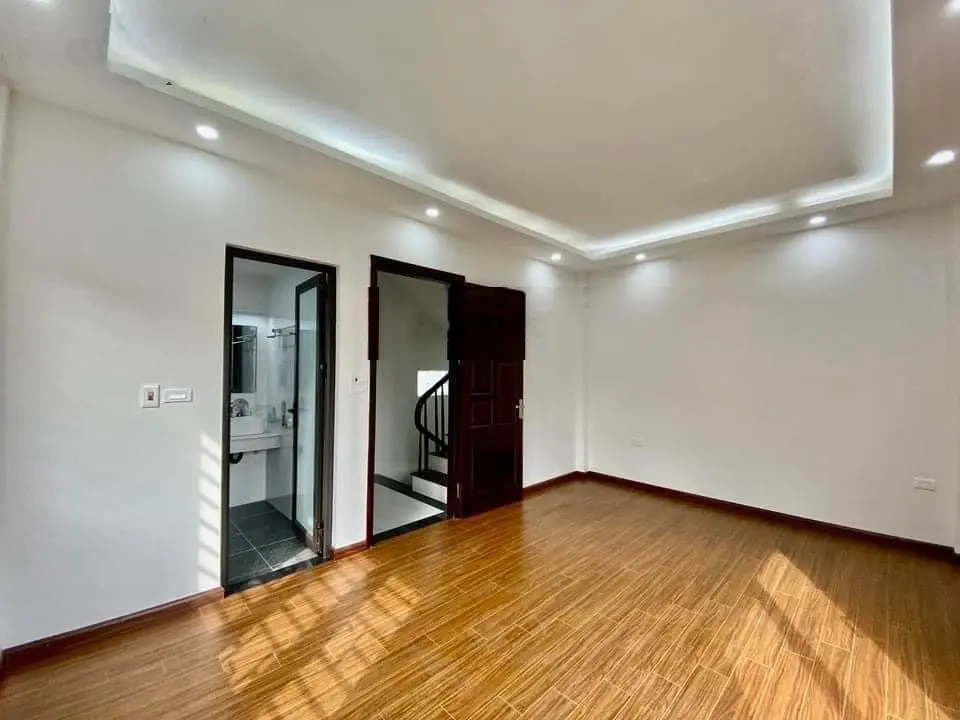5.68 tỷ - 30m2 - 5 tầng mới - Đại La - HBT - HN