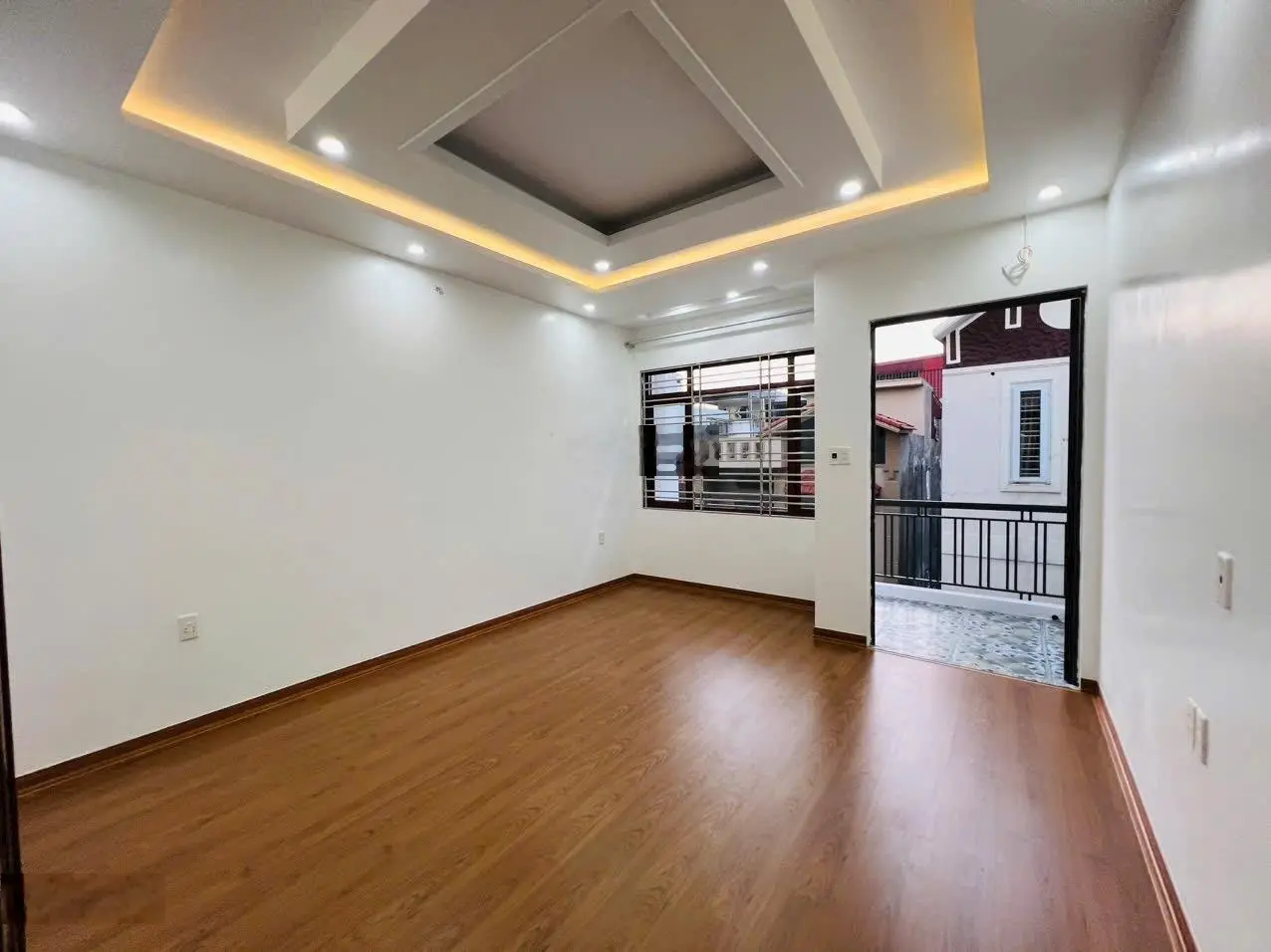 Bán nhà 4 tầng dân xây độc lập mặt ngõ phố Lực Hành - Hải An