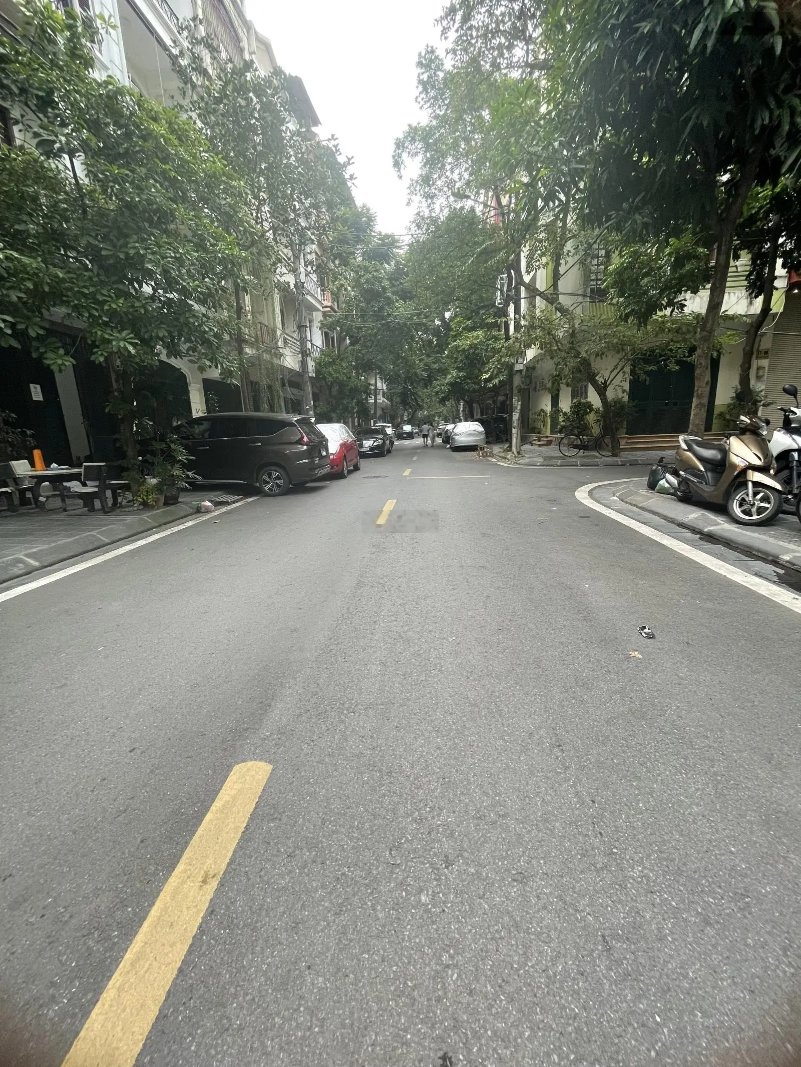 Vị trí đẹp,Phân lô đầm trấu,vỉa hè rộng,2 hàng oto đỗ tránh,vỉa hè rộng,nhà đẹp 5 tầng+50m*15,6tỷ
