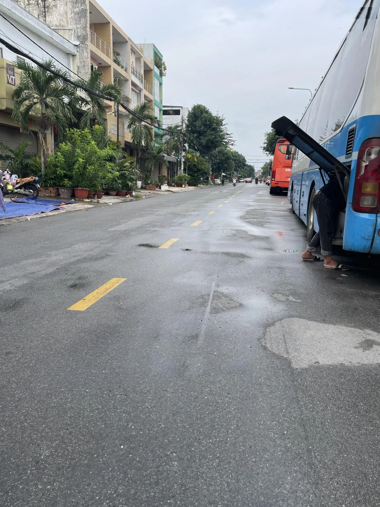 Khu phân lô tên lửa - lô góc lộ lớn sầm uất - nhà 4 tầng 5*20m - ở và kinh doanh