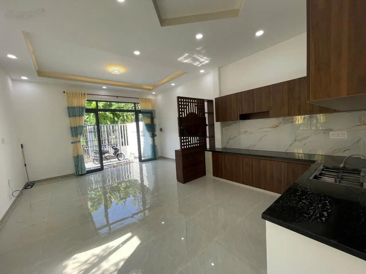 Bán nhà mới hoàn thiện gần Lan Vương, 5,1x20m, 2 PN, thổ cư 70m2 đã có số nhà 0919 968 ***
