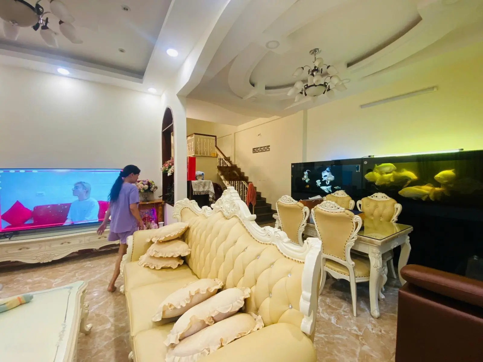 Căn biệt thự sân vườn (216m2) mặt tiền kinh doanh ngay ngã tư ga. quận 12