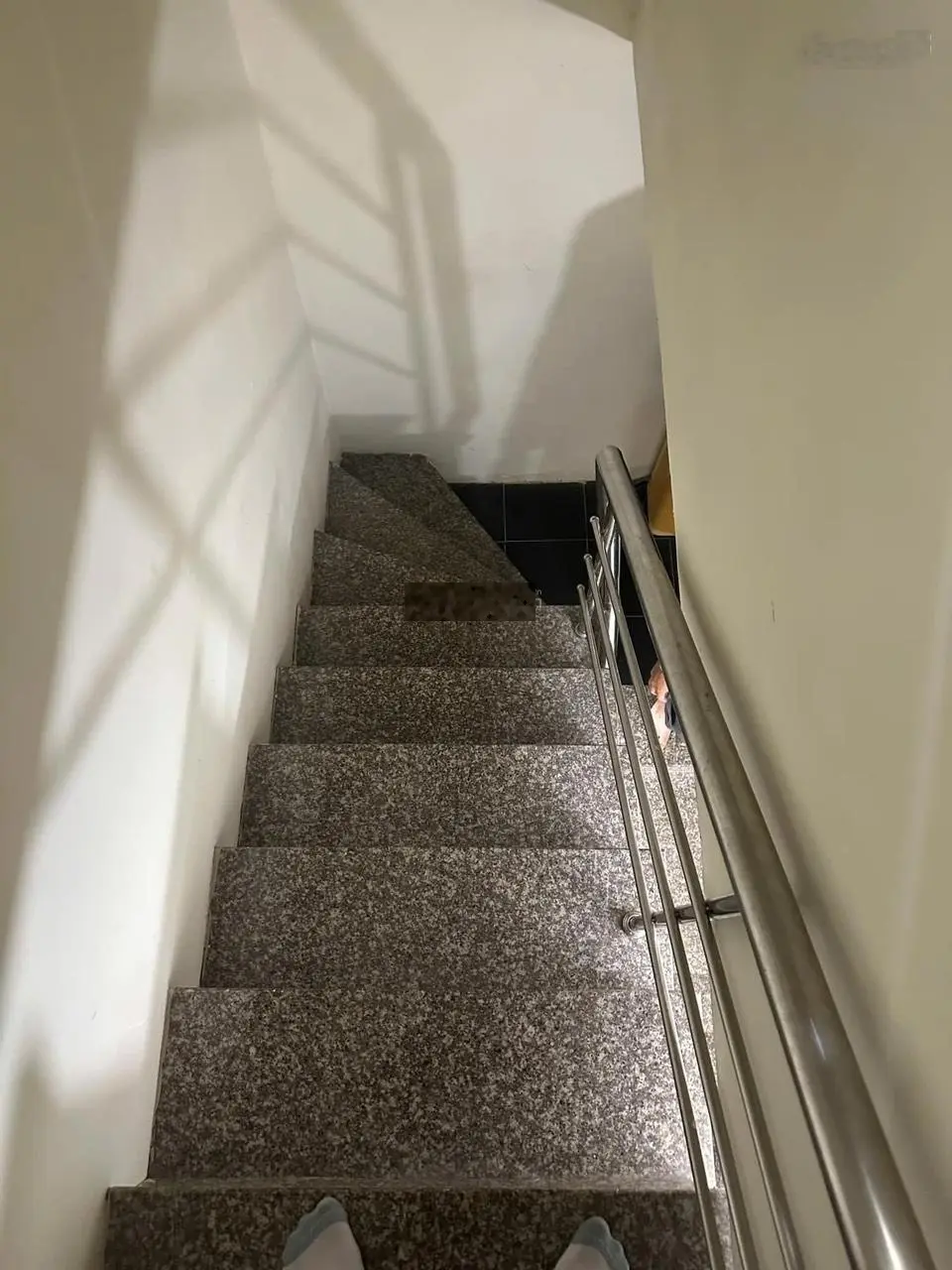Bán nhà riêng sổ 20/SD 28m2 5 tầng mặt tiền 3.75m giá chỉ 4.6 tỷ ngay trung tâm Đống Đa 3PN