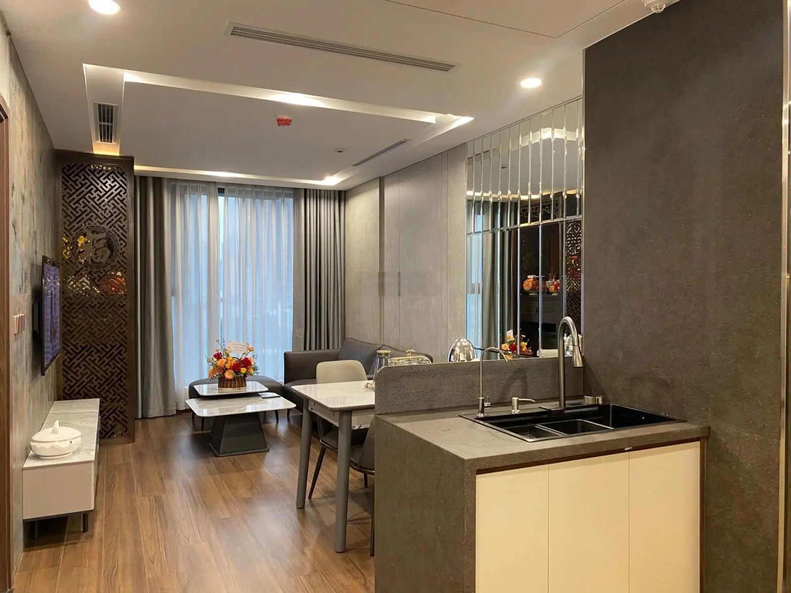 Tài sản xoay chuyển cần bán căn hộ cao cấp 2PN Green Diamond 93 Láng Hạ