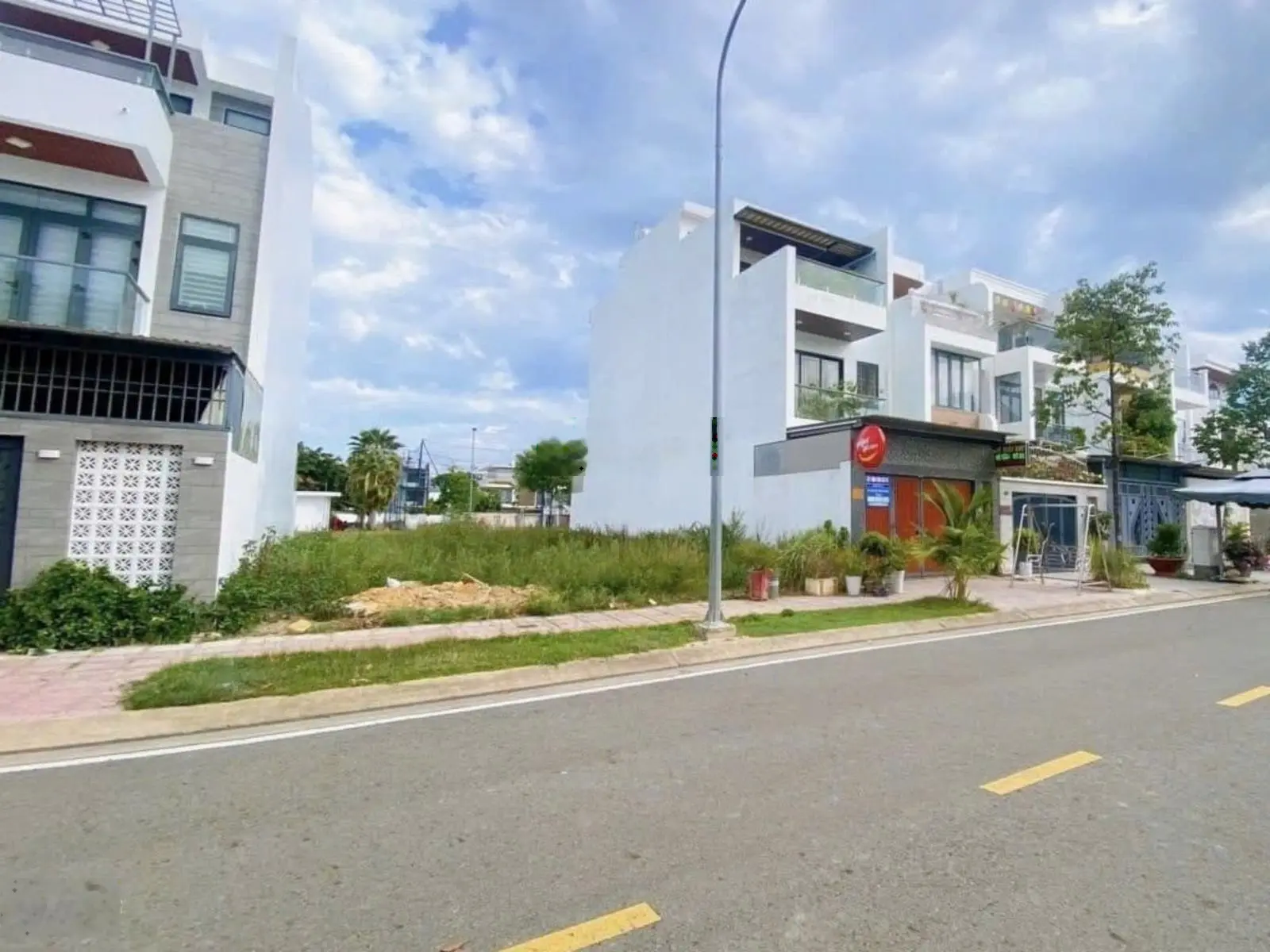 CHIA TÀI SẢN cần ra gấp lô đất 138m2 ,kế bên Vincom, Giá 1tỷ6, gần Làng Đại Học, Đất thổ cư, SHR.
