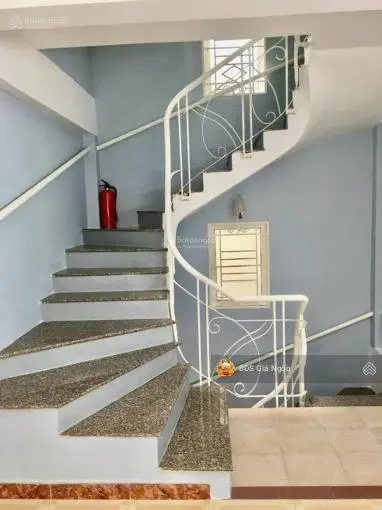 Cô hiền cần bán căn nhà 3 tầng ở tân bình -dt 43m2- cho thuê 12/th