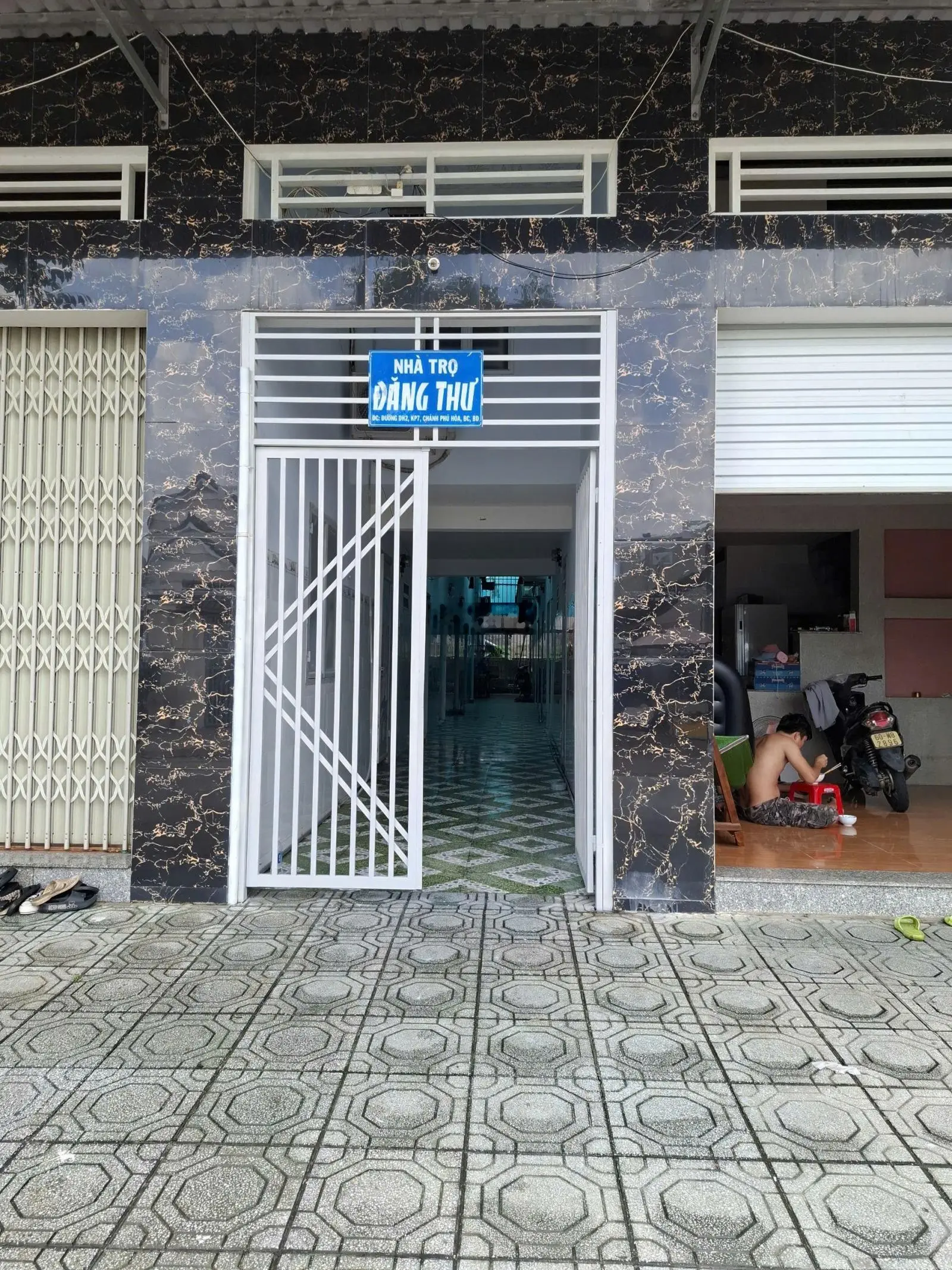 Bán cặp trọ vị trí đẹp sát bên chợ tạm.Mỹ Phước 3 Bến Cát Bình Dương 300m2.Lh:0937 948 ***Giá:4ty35