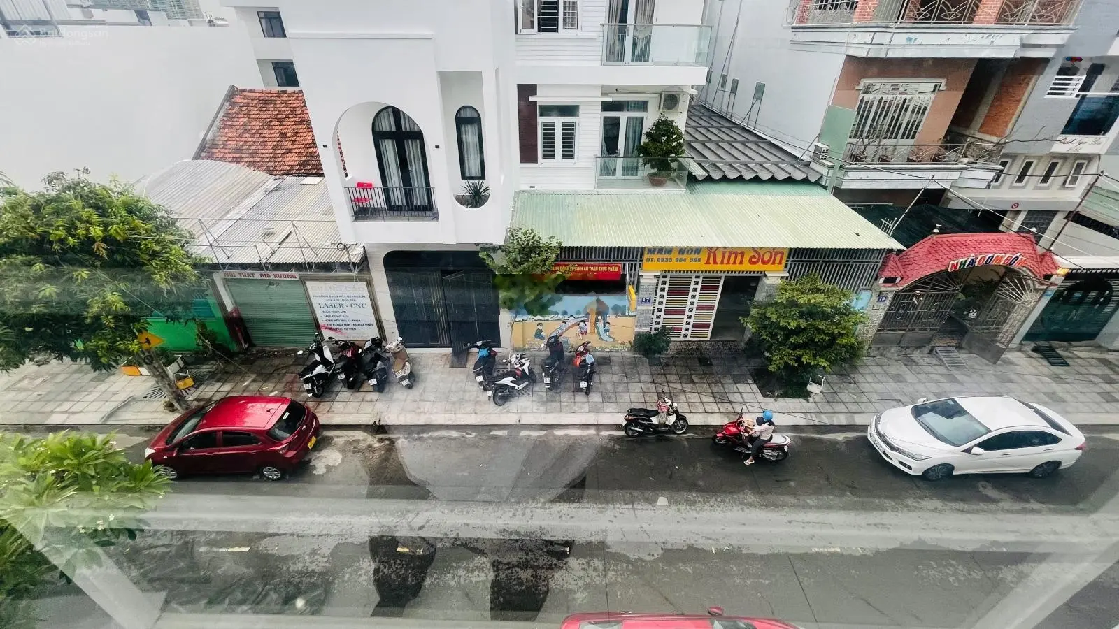 Hạ giá 400 triệu bán nhà mặt tiền đường rộng 13m - vừa ở vừa kinh doanh - cách biển chỉ 3 đi xe