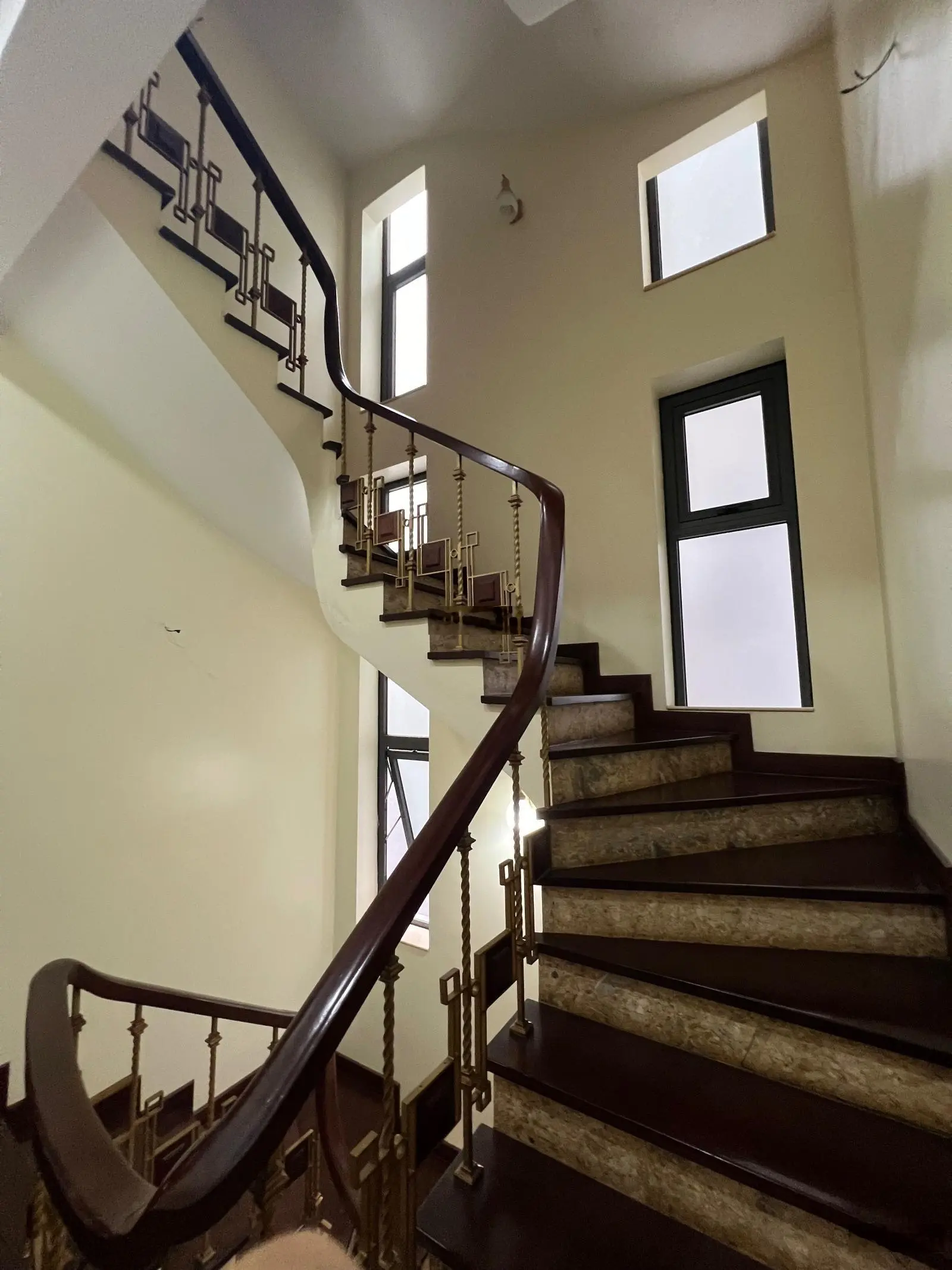 Nhà 5,5T khu PL vip phố Xã Đàn oto đỗ cửa DT 50m2 MT 6,8m KD tốt 18,5 tỷ sát phố, ngõ rộng hơn 4m