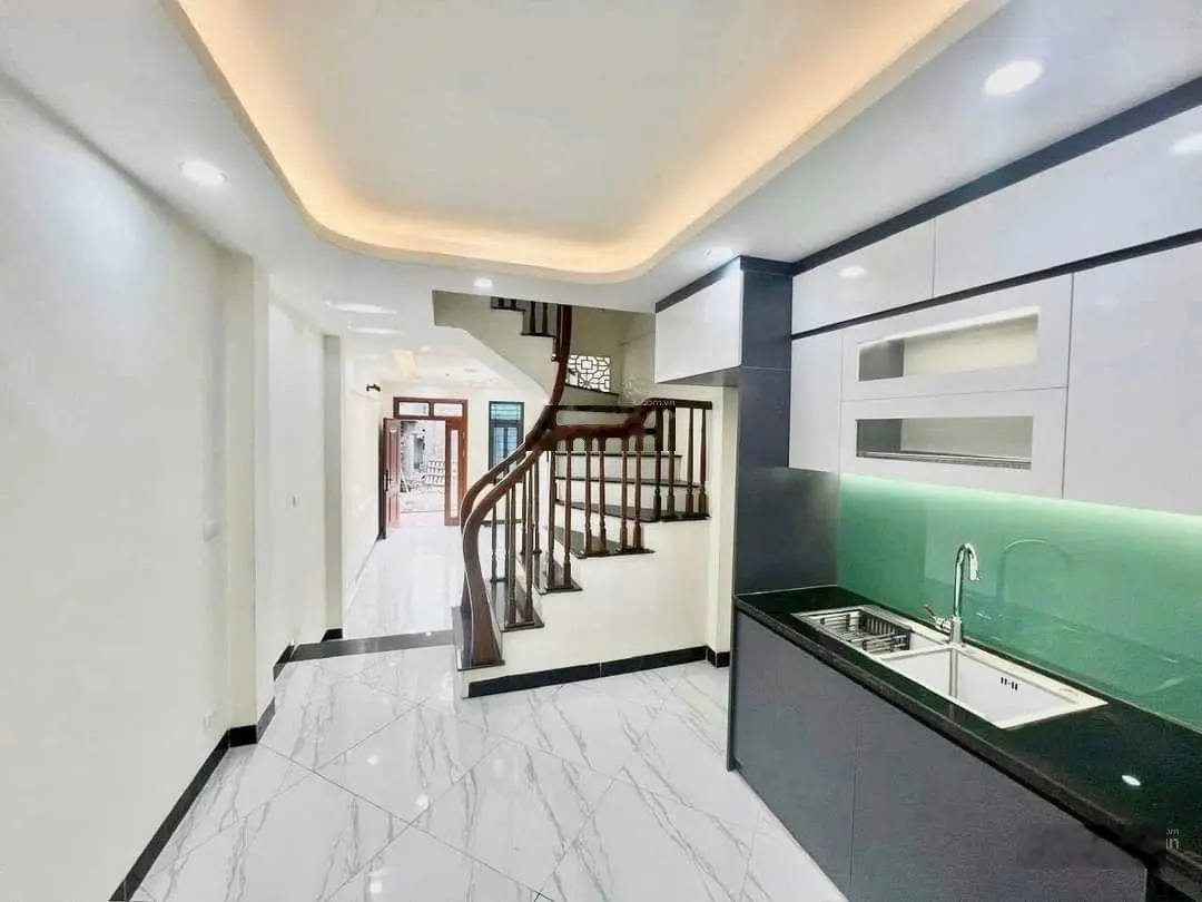 Nhà đẹp ở ngay 48m2x3T, 2.8 tỷ, oto tải đậu cạnh, chân cầu Đại Thành