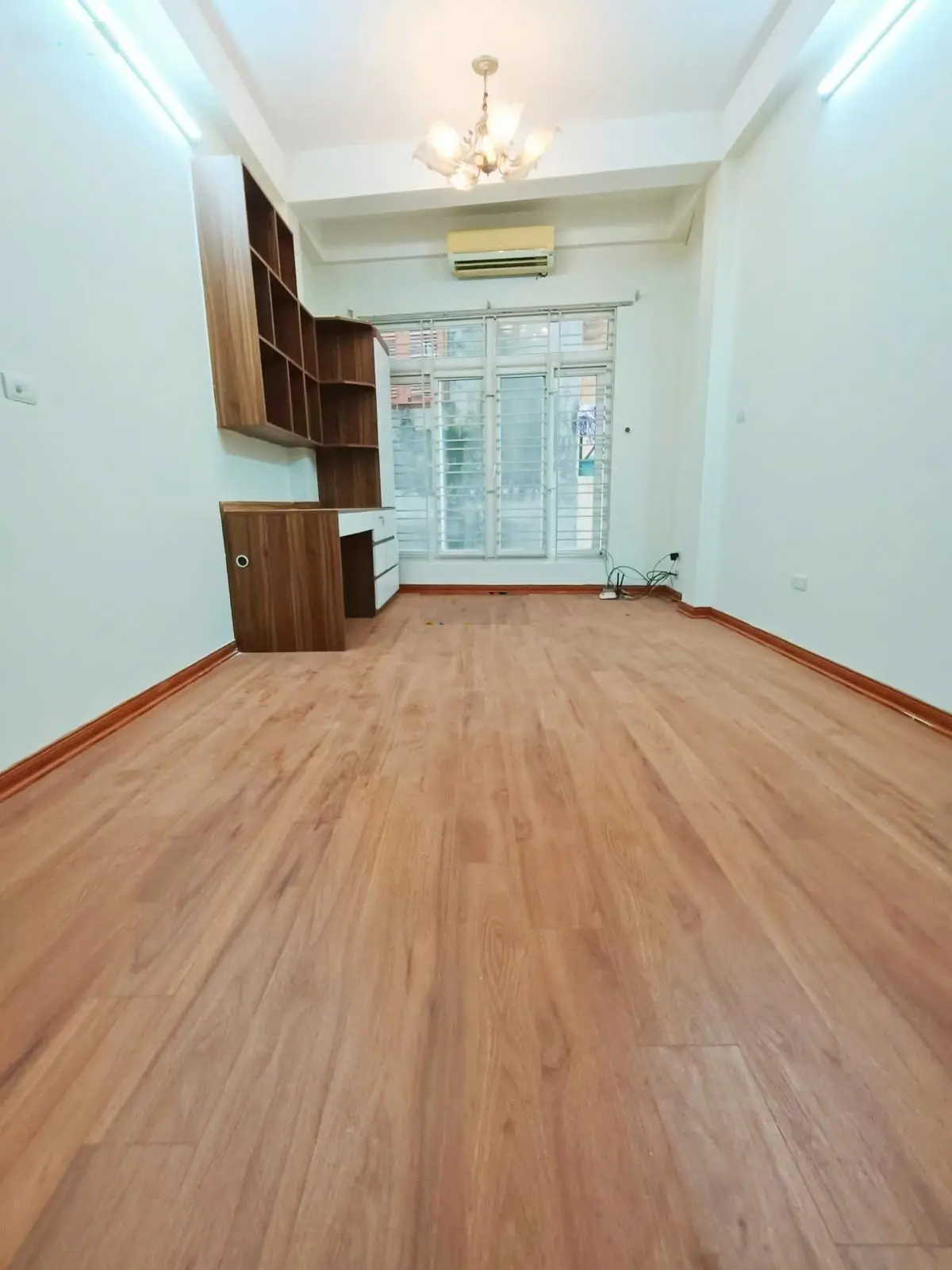 Cần bán nhà riêng phố Cự Lộc 30m 5T MT 3,6m chỉ 5,1 tỷ full nội thất gần ôtô