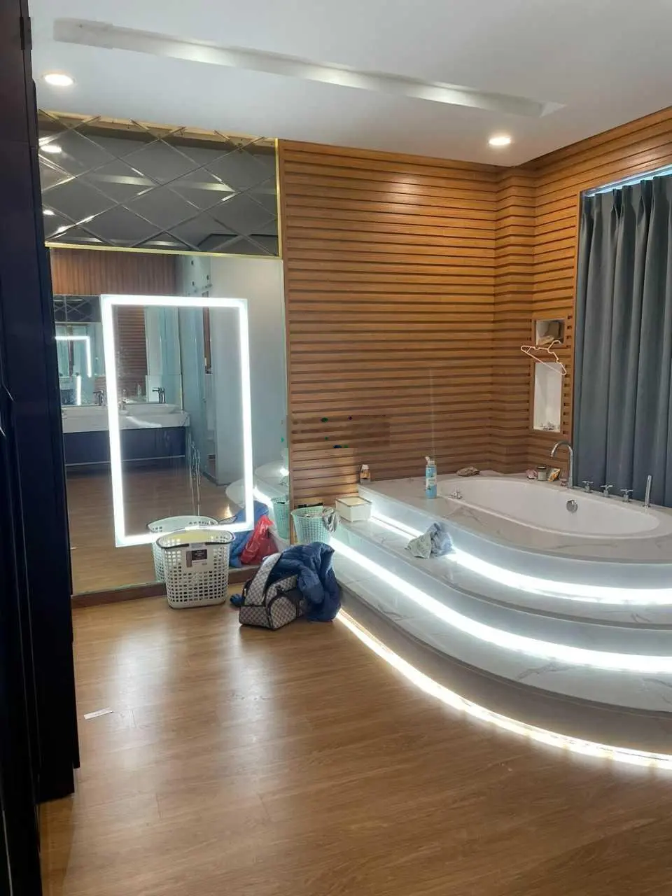 Mặt tiền khu K300 nhà 4 tầng 4x20m, HDT 40tr 17.2 tỷ về 13,99 tỷ duy nhất hiện tại