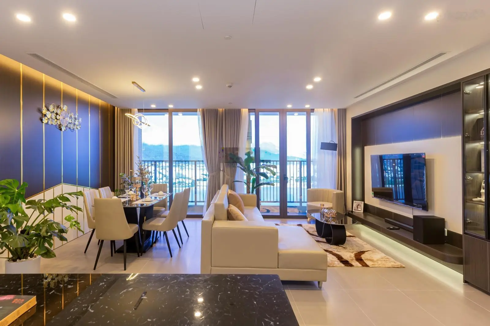Bán cắt lỗ căn vip, căn góc siêu đẹp tại SAM Towers Đà Nẵng chỉ 5,5 tỷ, diện tích 84m2, 2 PN