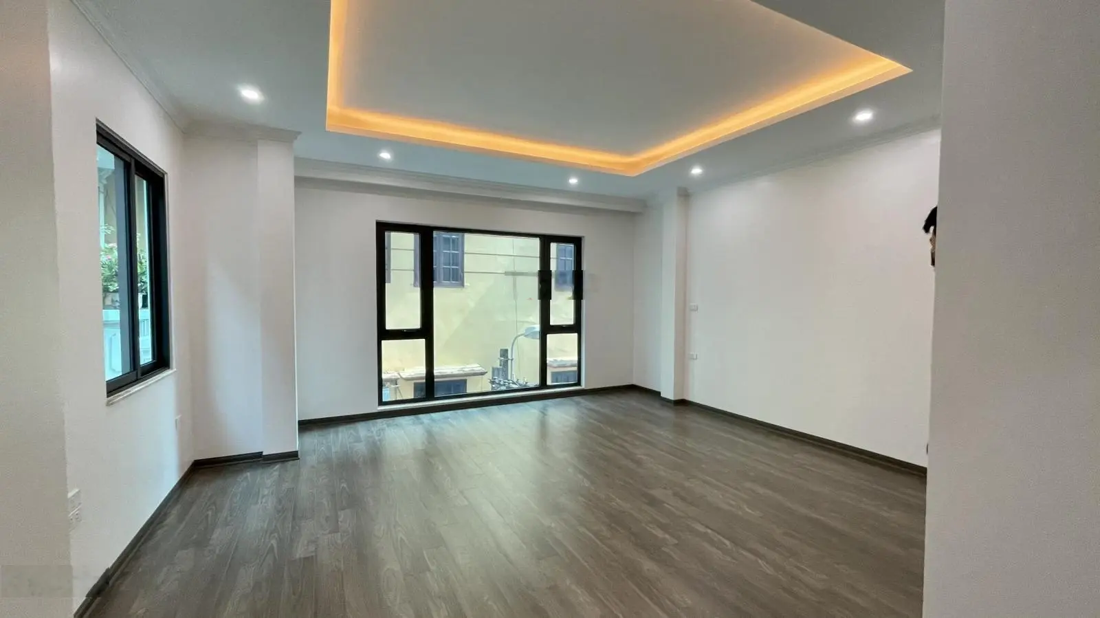 Nhà mới 40m2 x6T thang máy 2 mặt thoáng trước sau nội thất hiện đại, Đội Cấn, Ba Đình nhỉnh 9 tỷ