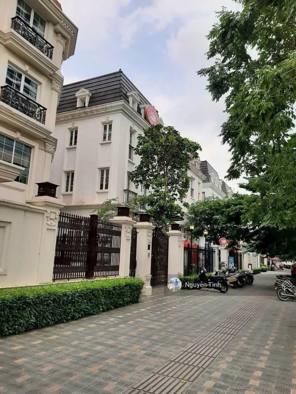 Chính chủ bán biệt thự Embassy Garden mặt đường Xuân Tảo 226m2 mặt tiền 12m, kd hay ở đều được
