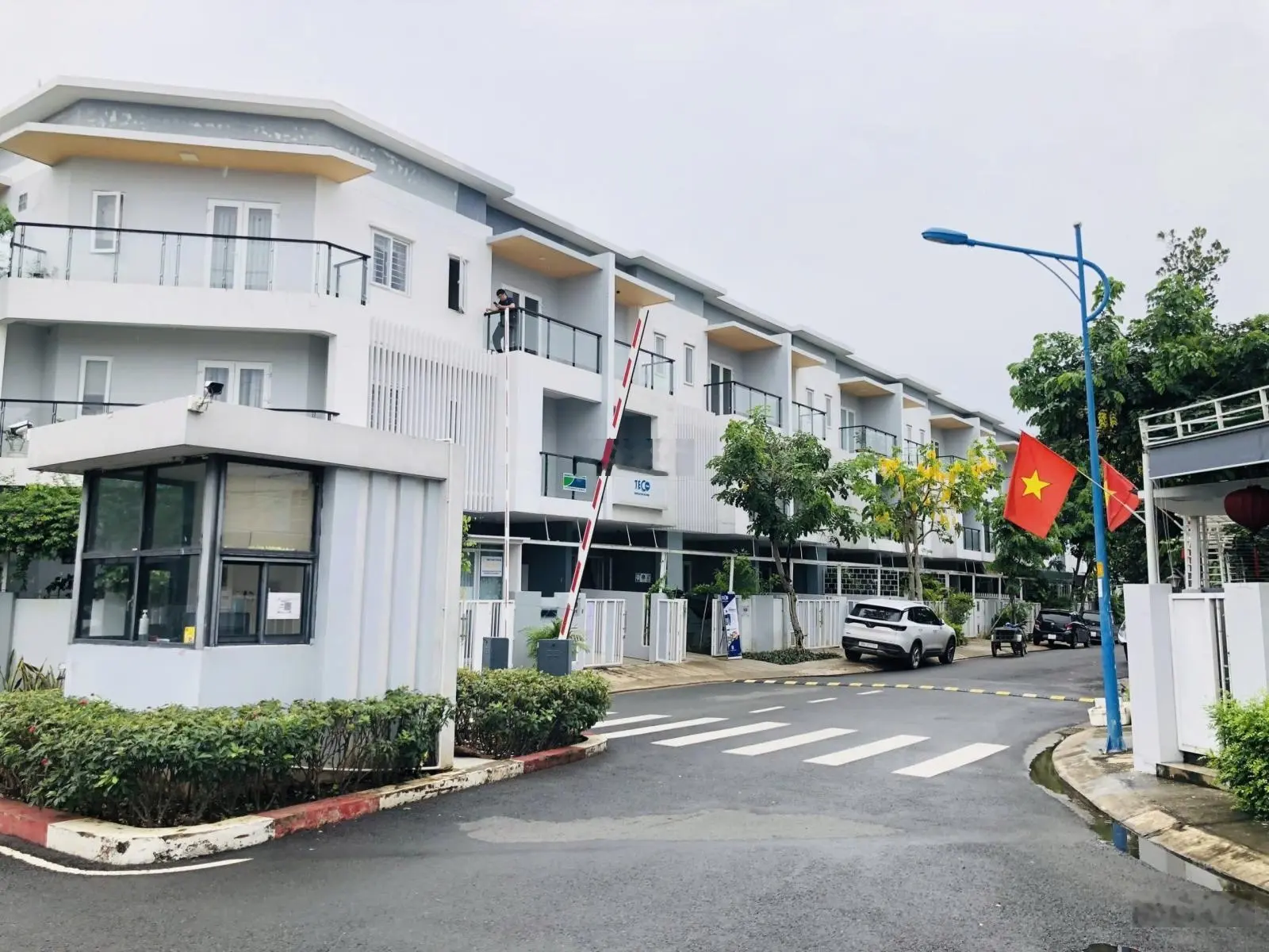 Bán nhà phố Khang Điền Mega Village, Võ Chí Công, Phú Hữu, Q. 9, DT 75m2, 3 tầng, 7.2 tỷ