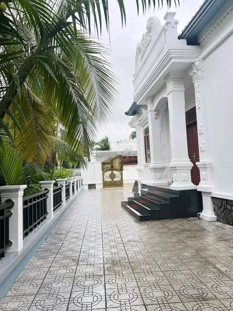Biệt thự nghỉ dưỡng kiên cố mới 100% thuộc tt tpbtre