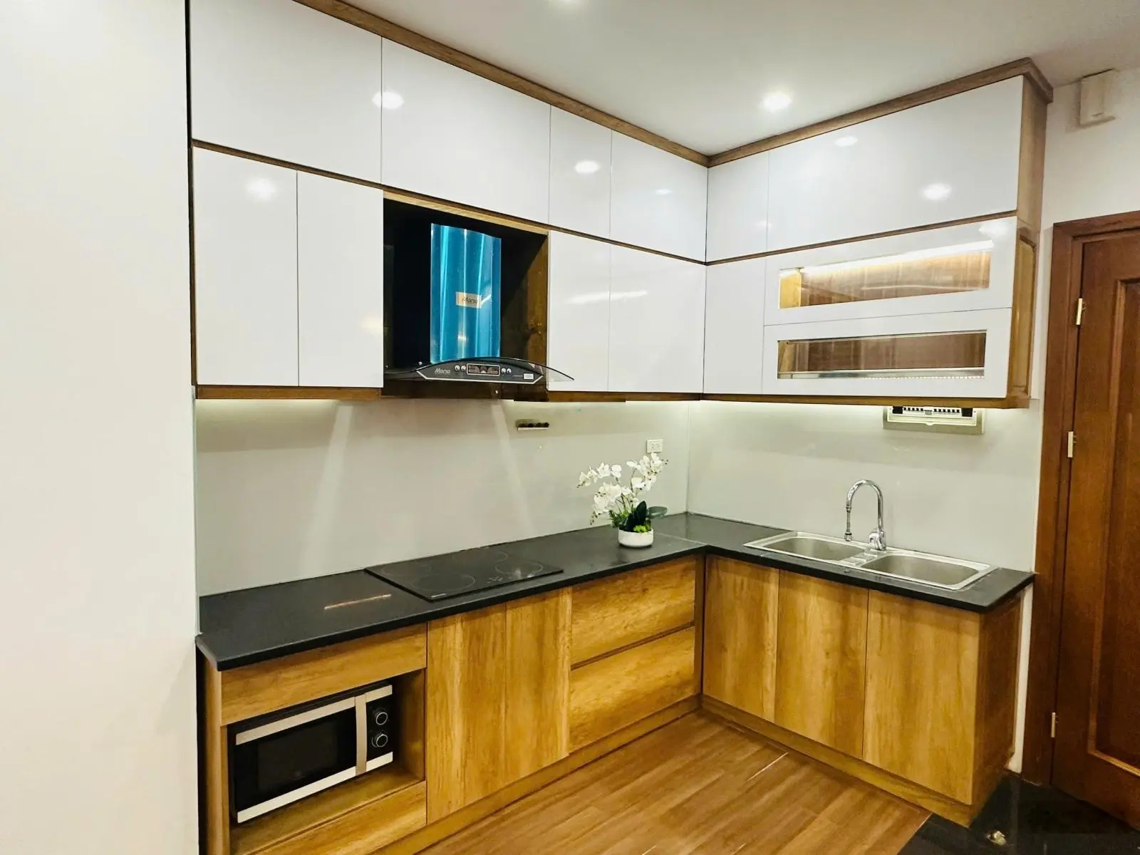 Chính chủ bán CH Eurowindow Trần Duy Hưng DT 122m2 -3PN tầng trung, giá tốt. LH 0963 627 ***