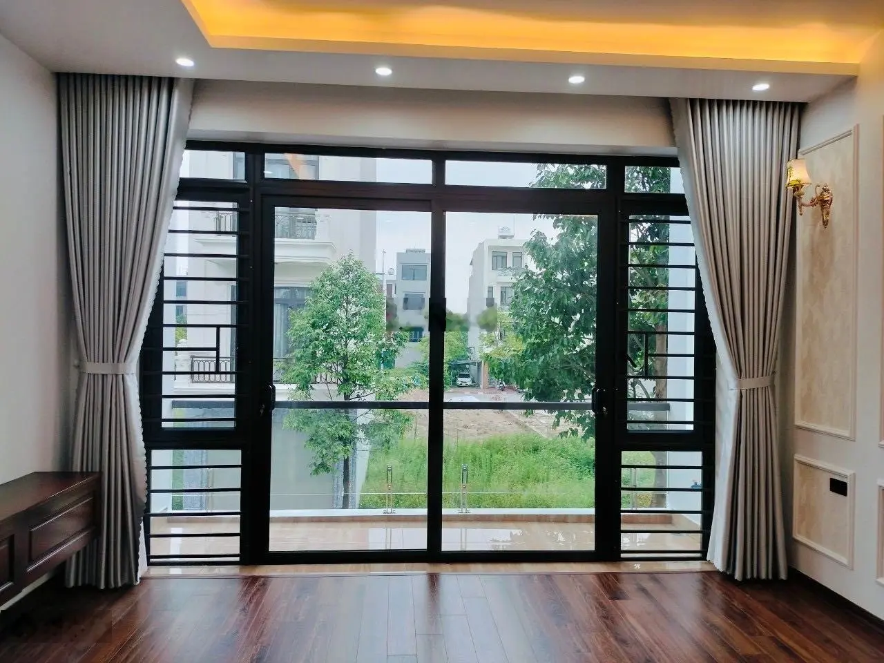 Cần bán căn nhà 4 tầng cầu thang máy KĐT Tân Phú Hưng - Tp Hải Dương