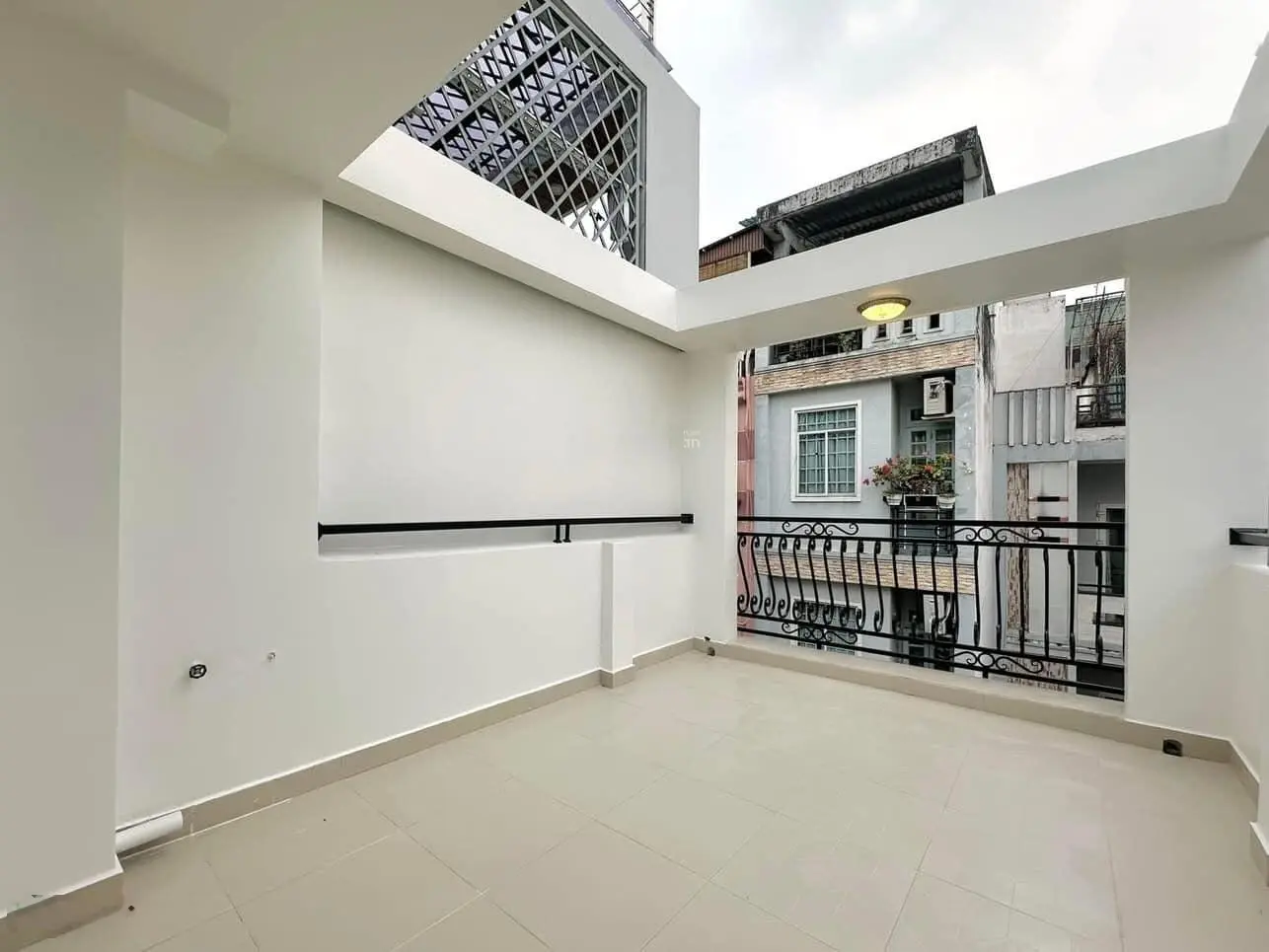 Hẻm xe hơi - thích quảng đức - phú nhuận - 4x11m - 4 tầng - full nội thất -4pn khép kín -7.5 tỷ tl