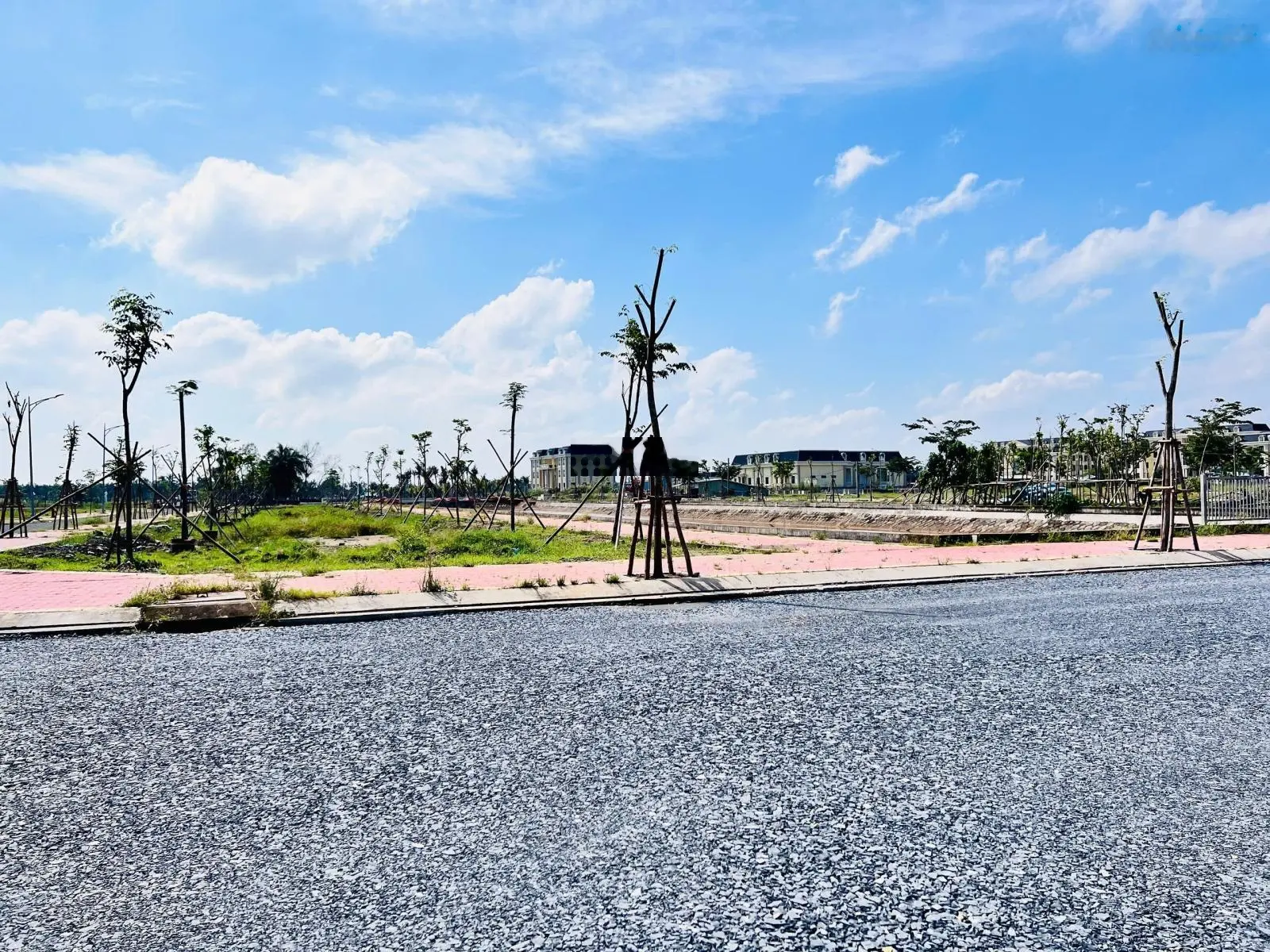 Lô góc DT 8x20m ngay trung tâm hành chính Thủ Thừa, view kênh cảnh quan